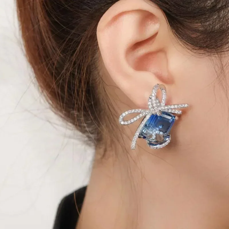 New Ice Blue Crystal Bow Knot Earrings, Luxury and Popular Fashion Earrings, Earrings, Blue Feeling for Girls as a Gift