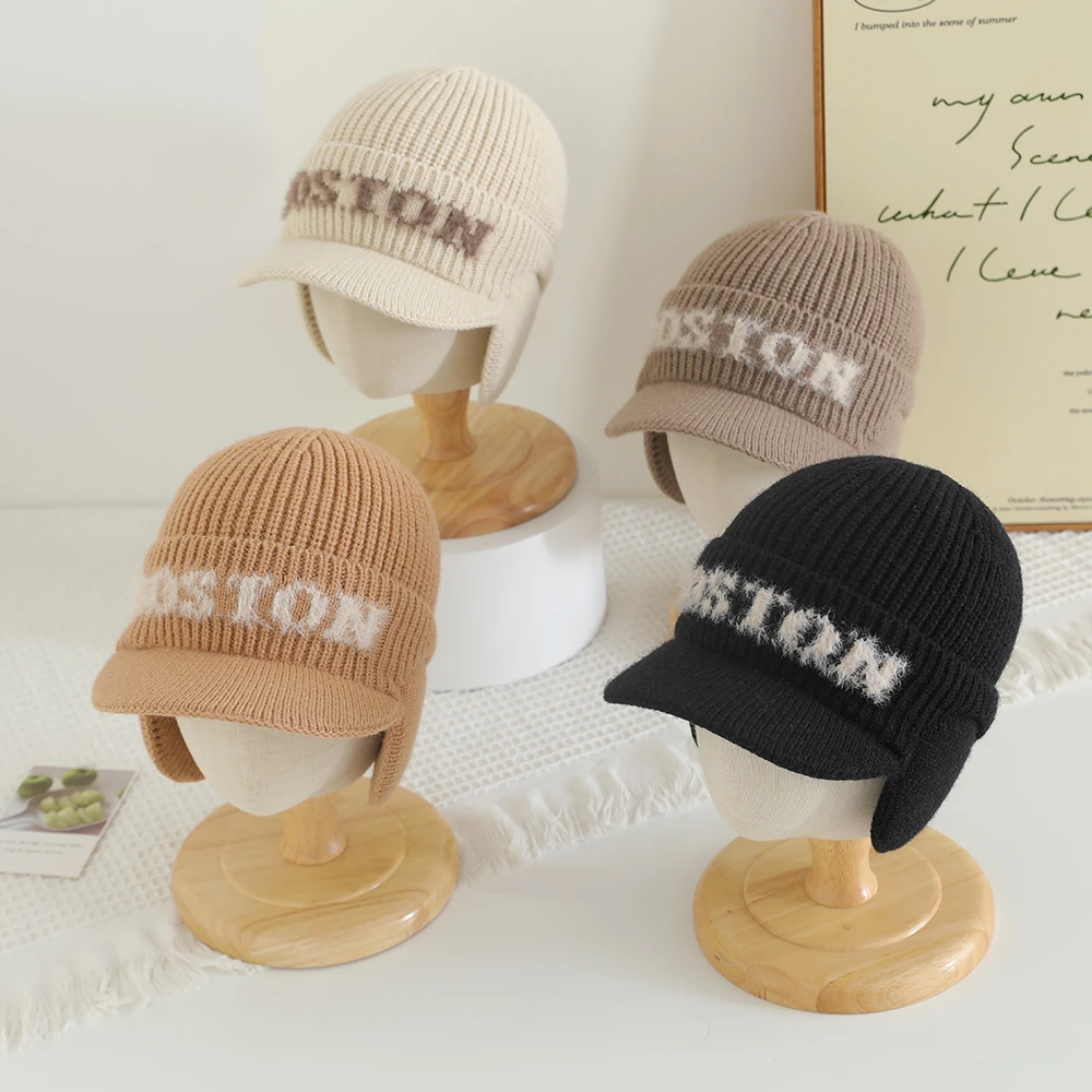 

Новая зимняя вязаная шапка с буквенным принтом для мальчиков и девочек, уличная детская шапка с козырьком, дорожная теплая шапка для детей, защитная шапка для ушей для малышей