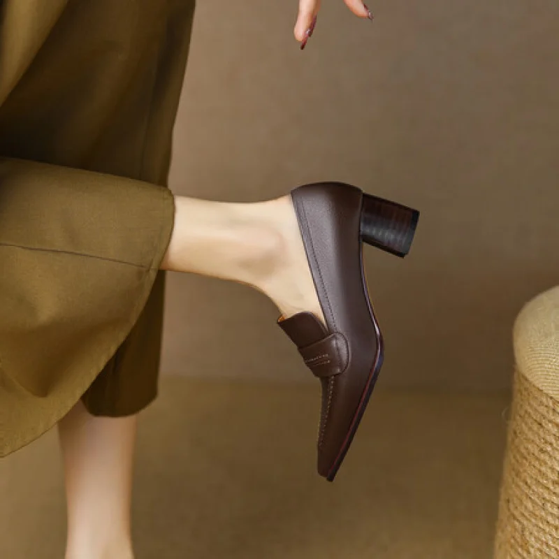 Estilo britânico sapatos de couro feminino mocassins de salto grosso moda versátil retro marrom meados de salto couro genuíno apontou toe profundo m