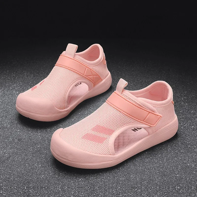 Nowe dziecięce buty z siateczki Chłopięce sandały plażowe Dziecięce lekkie sandały sportowe z zamkniętymi palcami dla dziewczynek Rozmiar ue 23-36