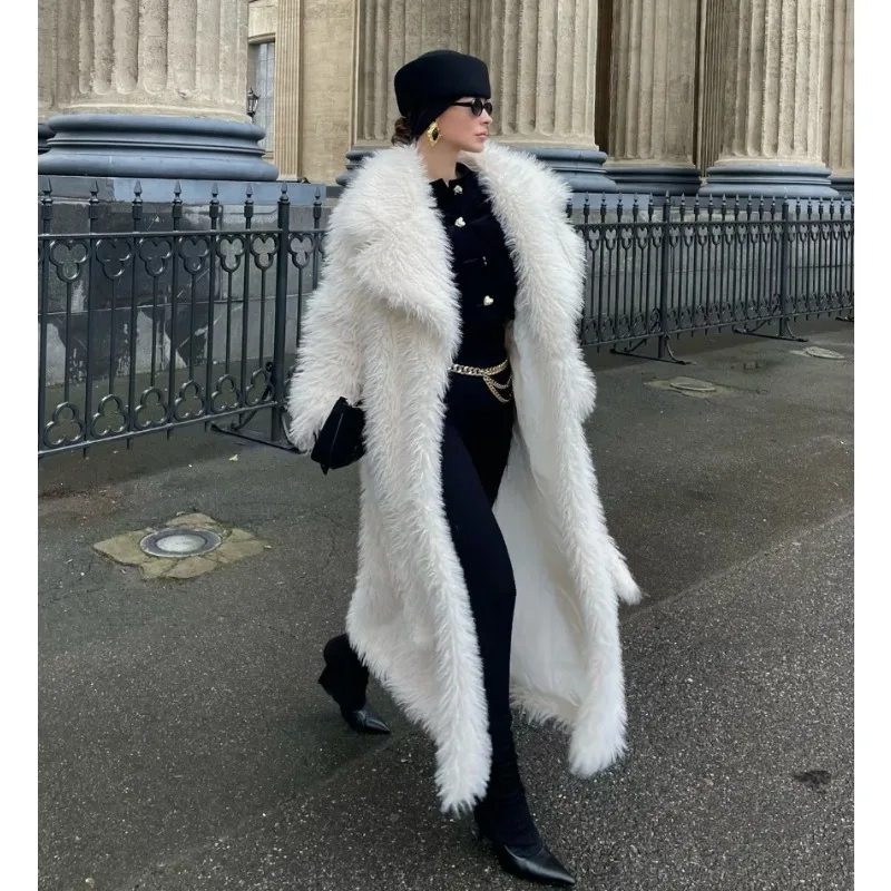 معطف طويل من الفرو الصناعي لعام 2026 ملابس خارجية دافئة على طراز الركبة معطف أبيض سميك أنيق معطف فرو توكا صديق للبيئة