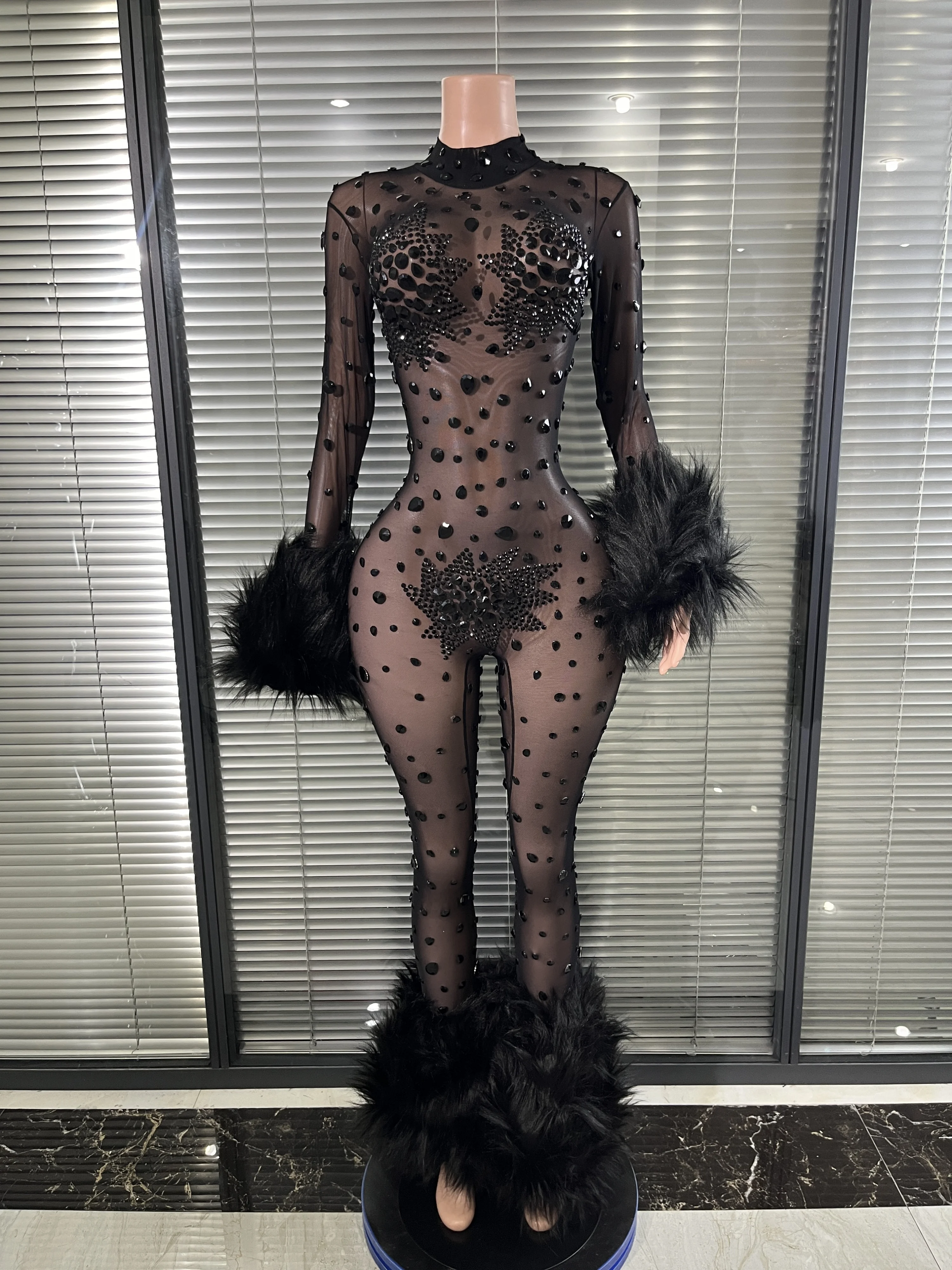 

Luxury Sexy Diamonds Mesh Transparent Stretchy Furry Cuffs Jumpsuit Women Performance Singer Costume Nightclub Festive Events