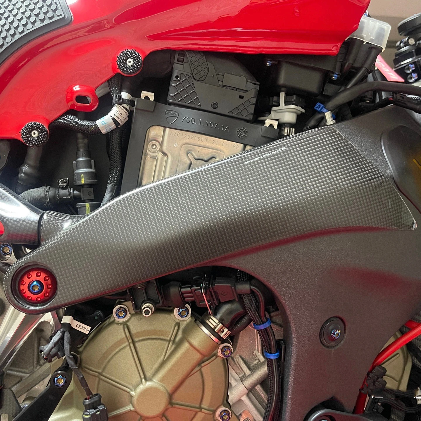 For DUCATI Panigale V4 V4S Streefighter V4/S Carbon Fiber Frame Covers Fuel Tank Side Panels Fairing Kit Motorcycle Accessories