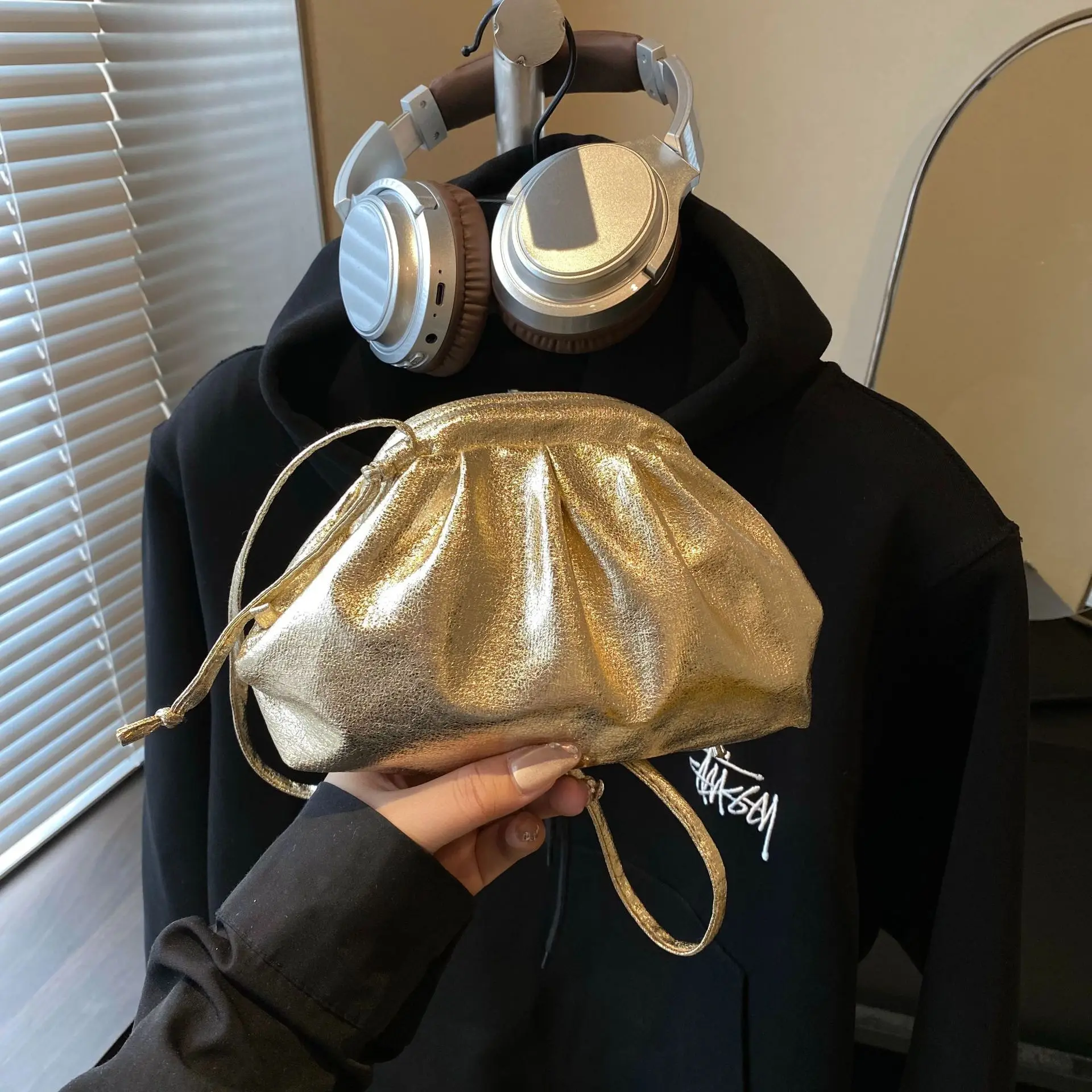 

Женская сумка Cloud Bag с зажимом, плиссированная сумка через плечо, модная сумка для мобильного телефона, простой стиль для пригородного отдыха