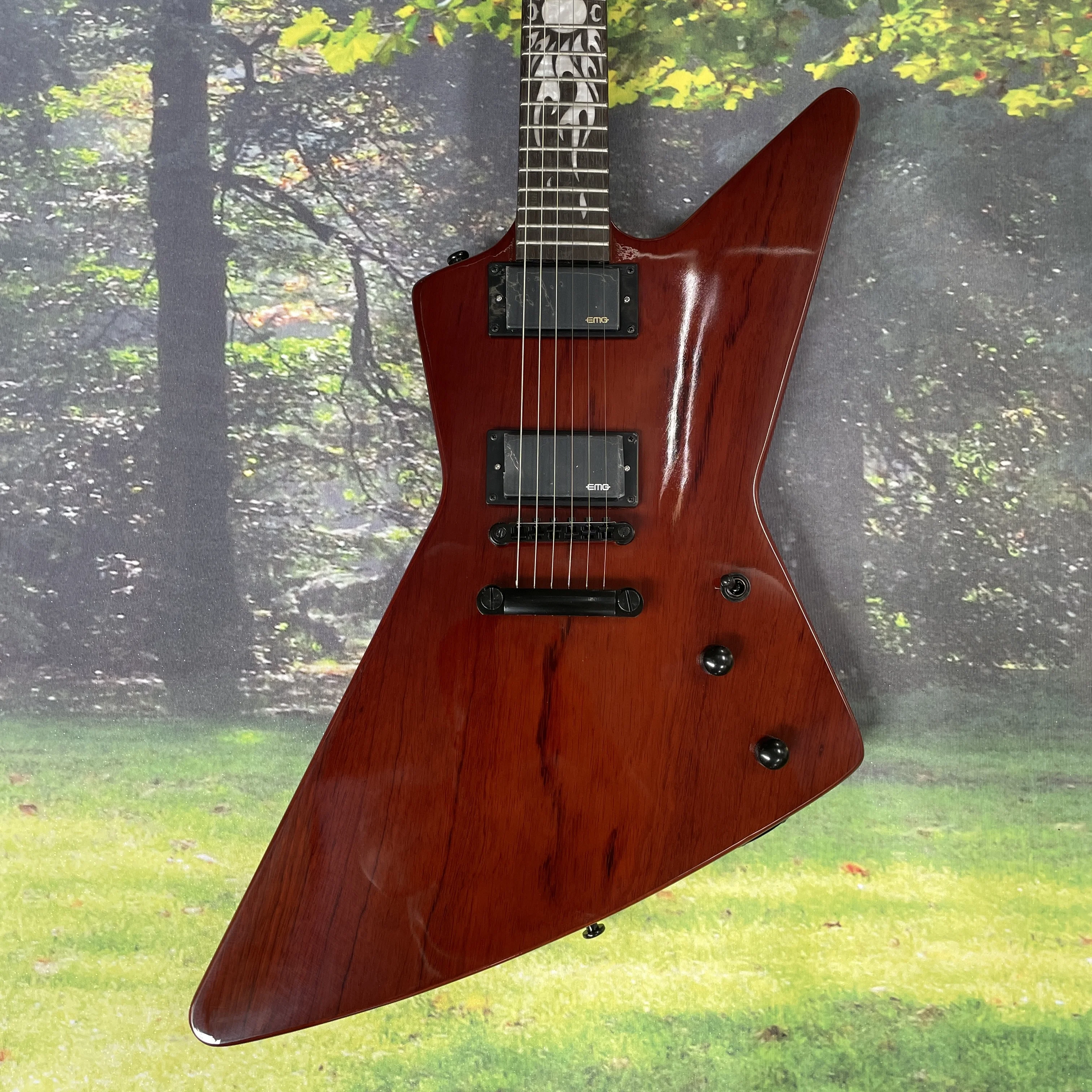 

6-string electric guitar, rosewood fingerboard, matte paint, black hardware guitars