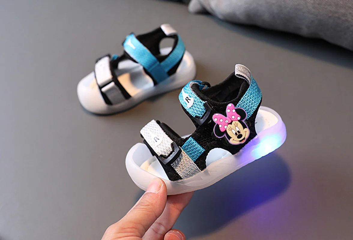 

Детские летние сандалии Stitch Baby Mickey Mouse со светодиодной подсветкой, дышащие пляжные туфли с подсветкой, нескользящая обувь для малышей Disney на мягкой подошве