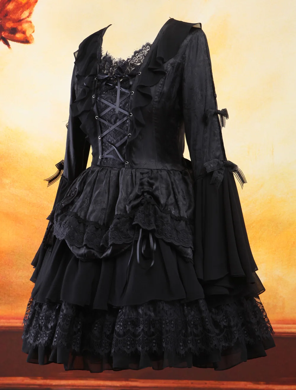 Robe gothique noire Lolita une pièce, manches longues, couches à lacets, garniture en dentelle