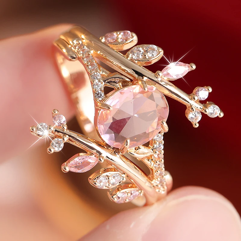 Elegante ingelegde witroze CZ damesring Trendy goudkleurige handgesneden tak Dagelijks gebruik Feestsieraden Verjaardagscadeau
