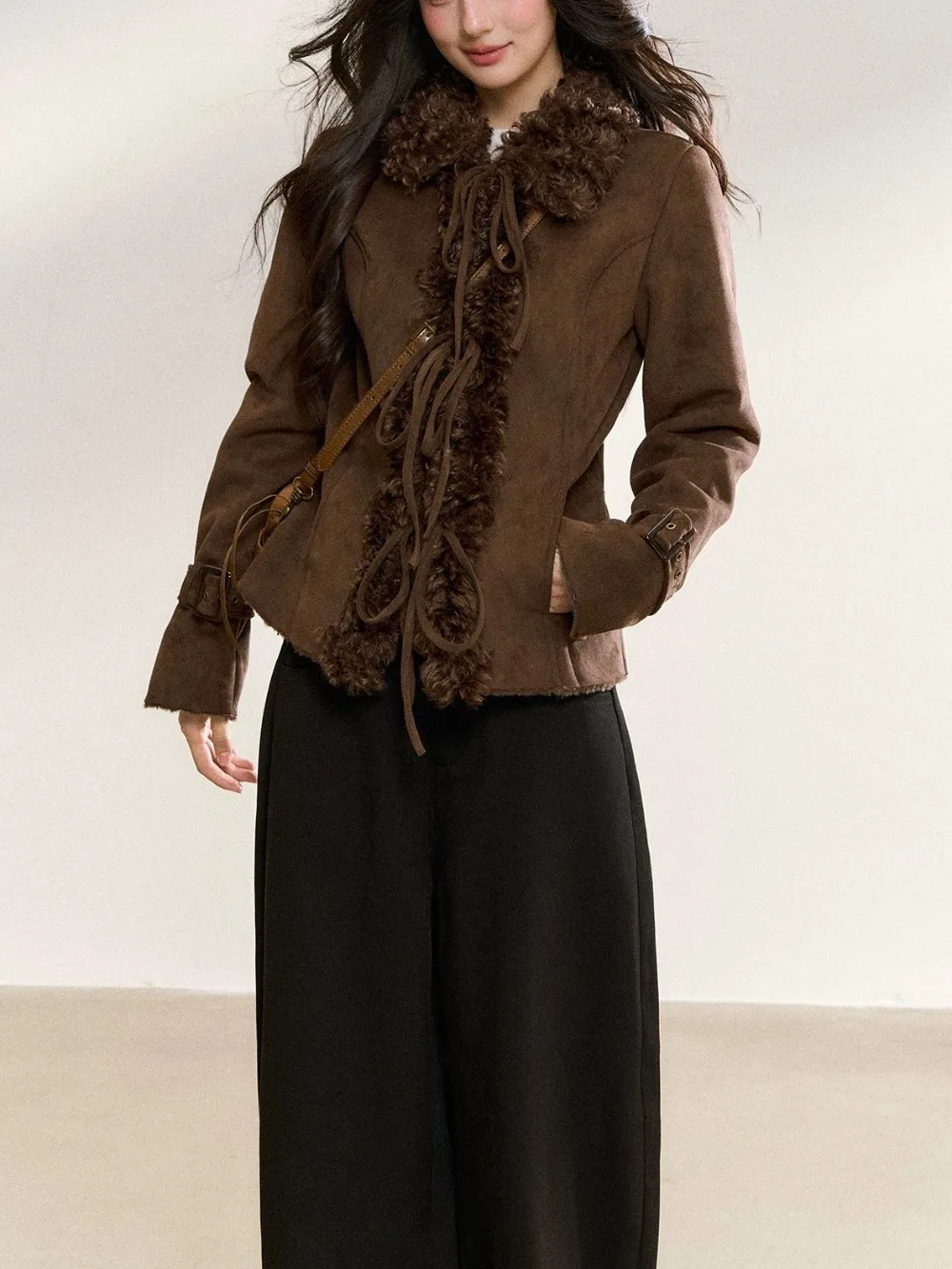 

High-end Temperament Plush Top Women's Short Retro Fur Collar Jacket Top Hot Girl Temperament Women's Autumn and Winter Style