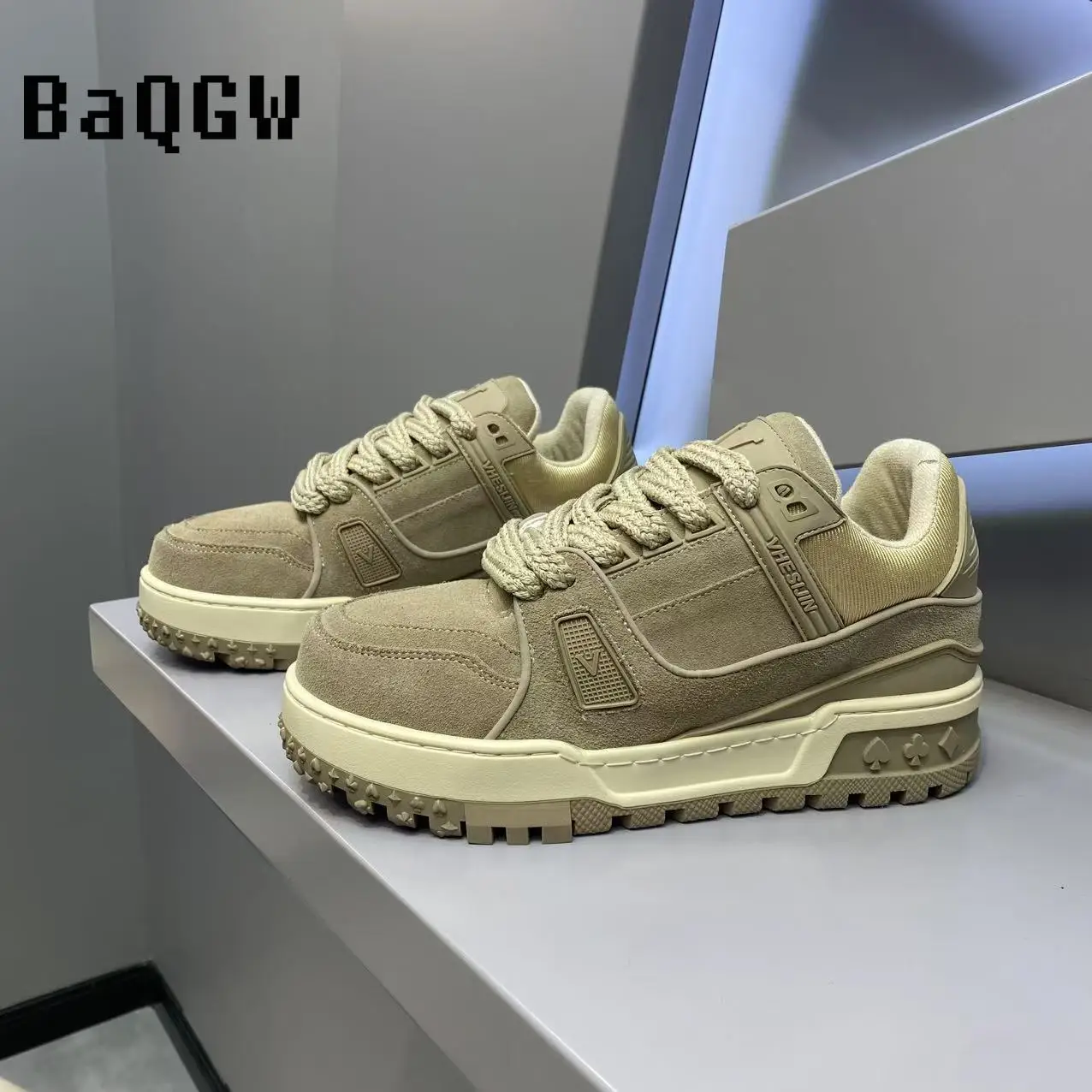 

Весенние кроссовки 2026 на шнуровке, цвета хаки и черные, из замши, на массивной нескользящей платформе, повседневная обувь для мужчин и женщин на каждый день