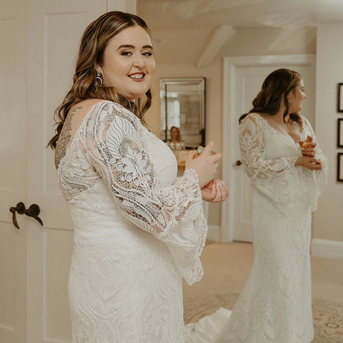 Overweight Big Sized Lace Wedding Dress Mermaid Customized Long Bell Sleeves V Neck Backless Customize Couture Bridal Gowns