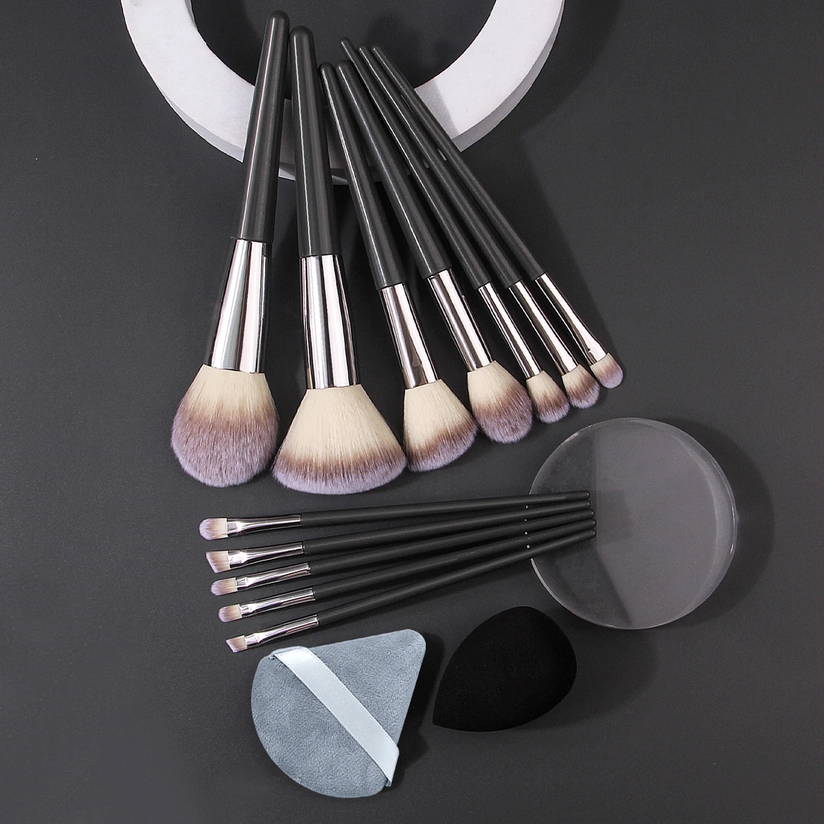 مجموعة فرش مكياج عالية الجودة مكونة من 14 قطعة - مجموعة مكياج الوجه متعددة الوظائف، إسفنجة مكياج ناعمة منتفخة مسحوق البيض المثلثة