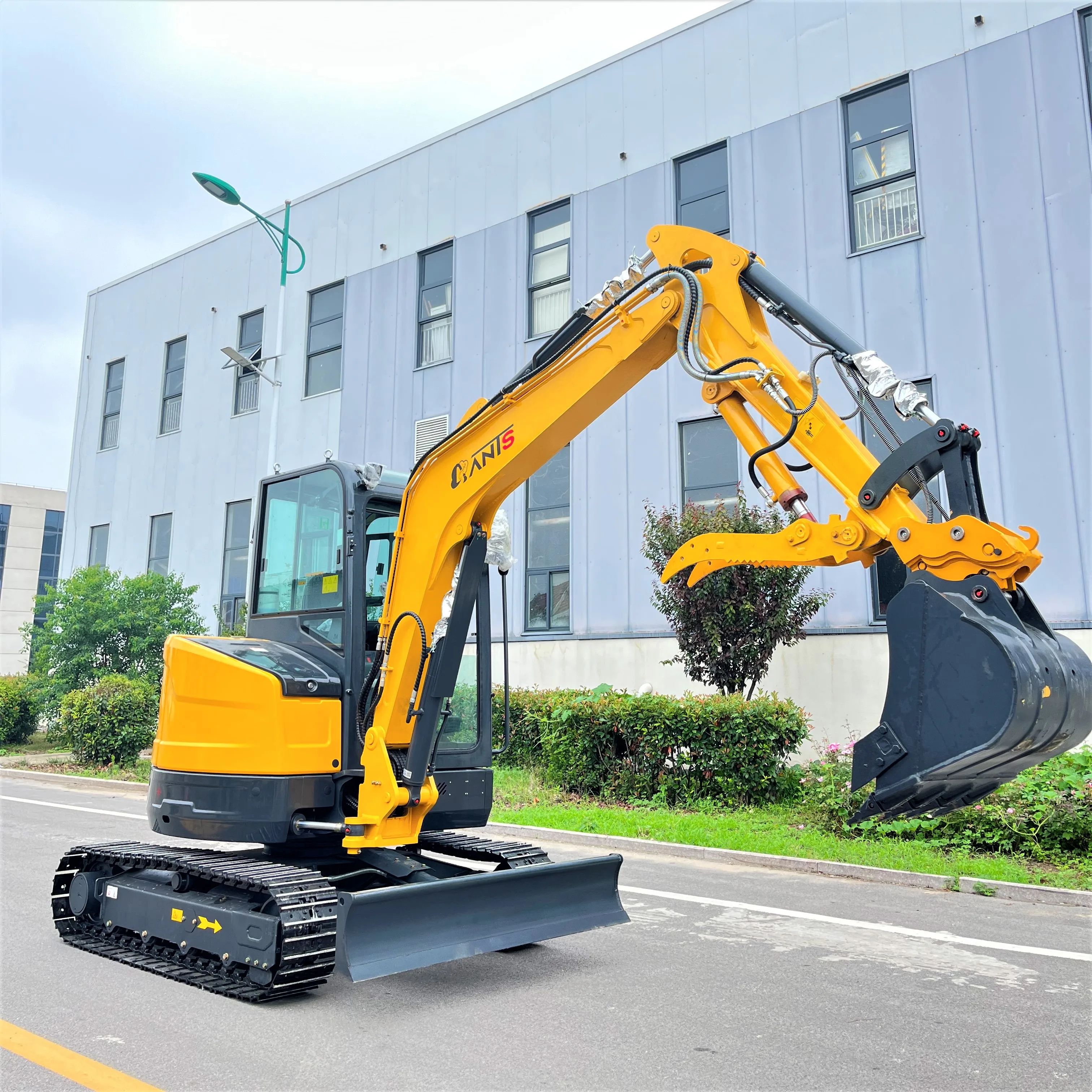 3.5 Ton Excavator Kubota D1703 Engine Hydraulic Digger Wholesale Excavators 3.5 Ton Mini Excavator for Sale