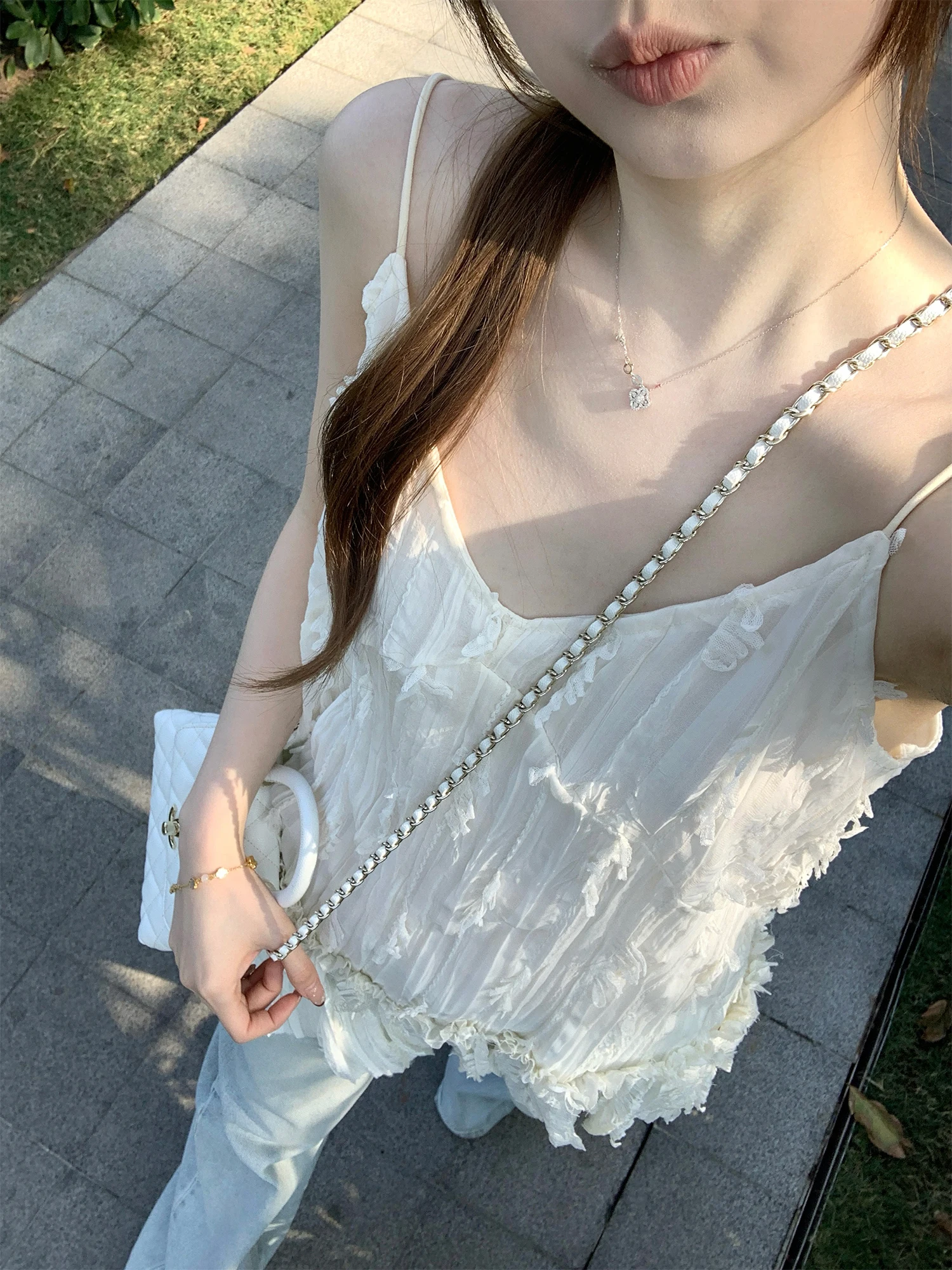 

Женский топ с V-образным вырезом и оборками, расшитый, на бретельках, новинка 2026 года, верхняя одежда Ele, для ношения как под низ, из высококачественной ткани, повседневная одежда