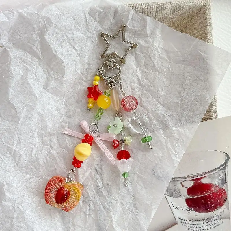 Handgefertigter Halb-Pfirsich-Schlüsselanhänger mit Sternverschluss, Taschenanhänger, Geschenk, ideal für den täglichen Gebrauch und zum Verschenken an Freunde. – Detail 3