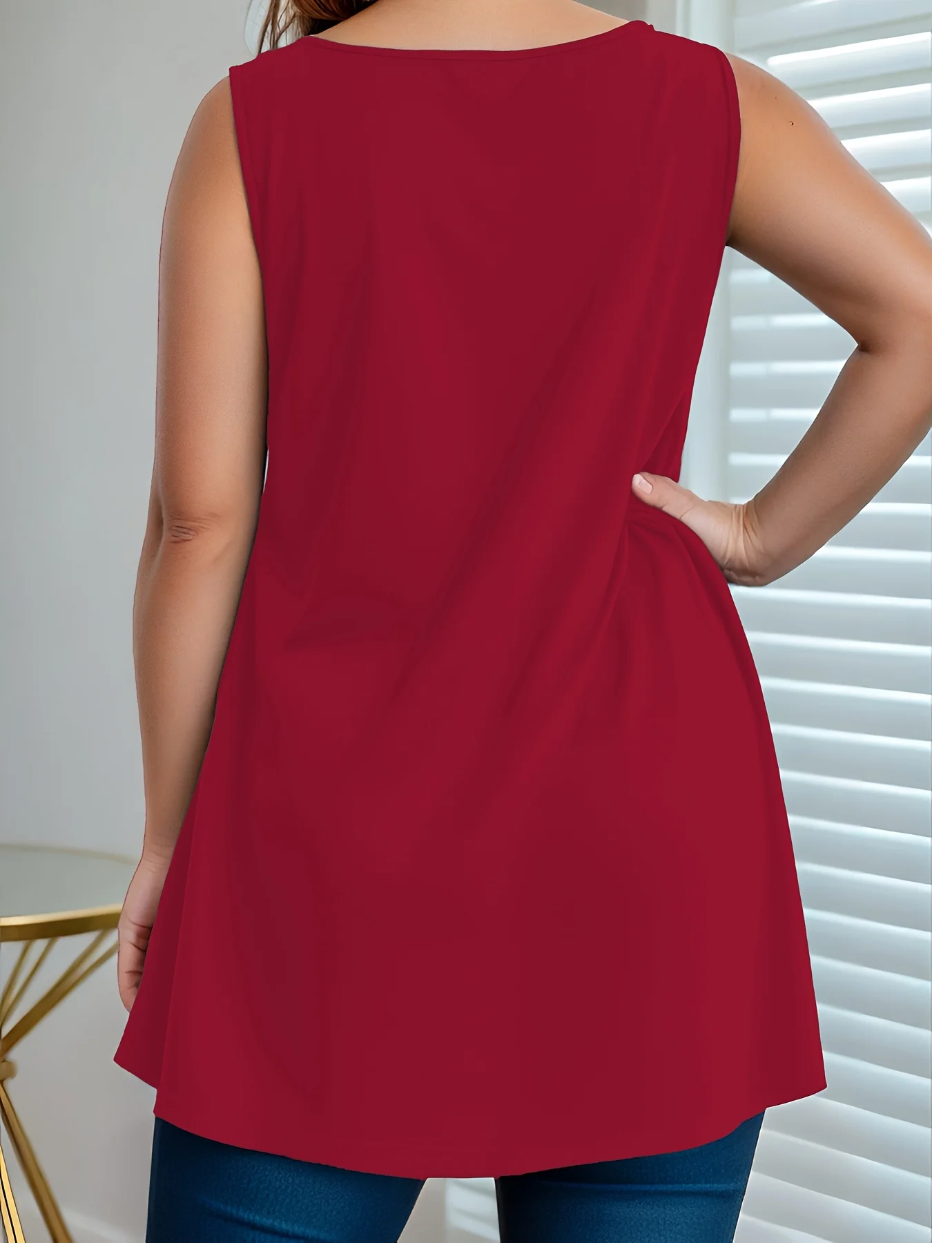 Versatile Sleeveless Tunic Top for Plus Size Women Ideal for Everyday Wear image 5