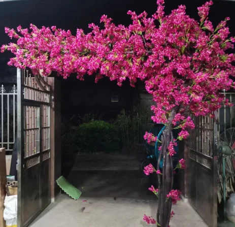 Different sizes of high-quality solid wood artificial triangle plum trees are used for family wedding decoration