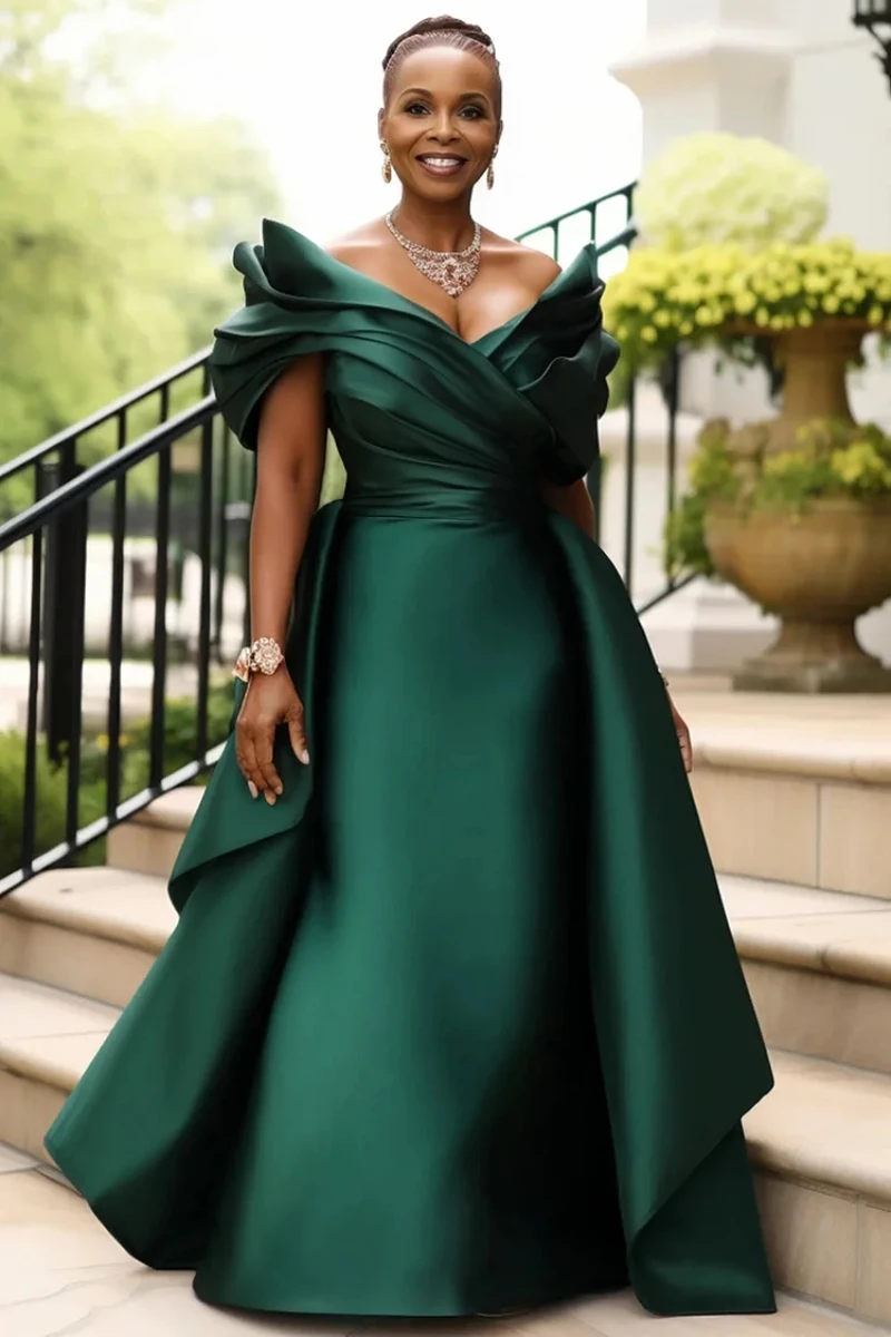 

Green Elegant Mother Of The Bride Dresses Ruched Off Shoulder Satin Long Wedding Party Gown With Detachable Train Customized
