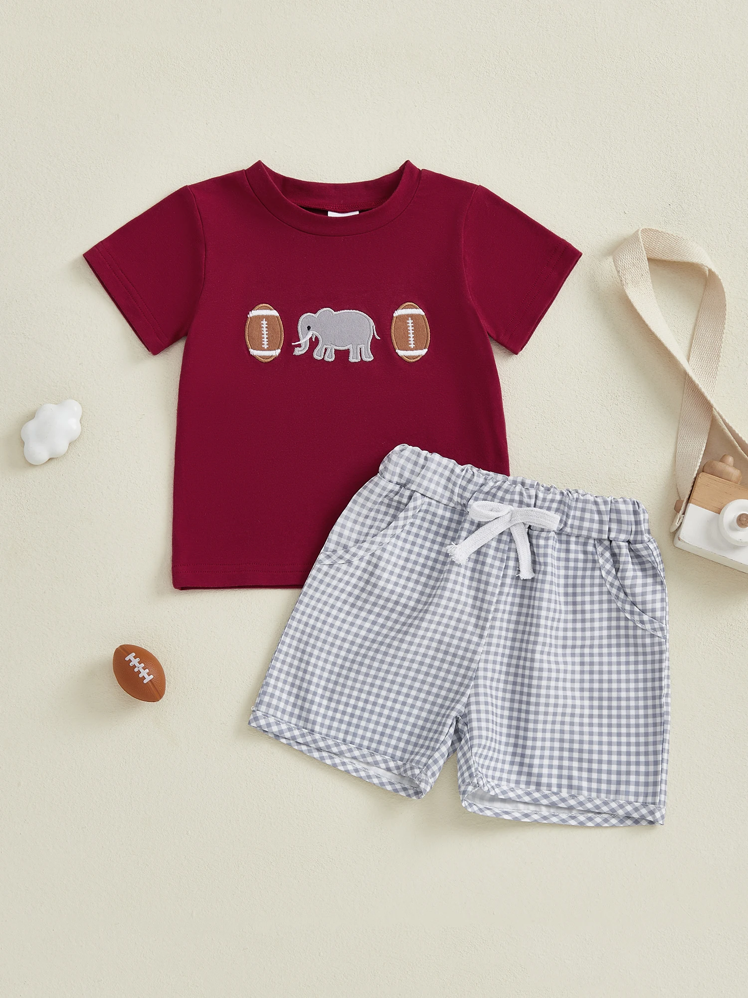 

Комплект летней одежды для мальчиков с топом с вышивкой в стиле регби и круглым вырезом с короткими рукавами и клетчатыми шортами для малышей