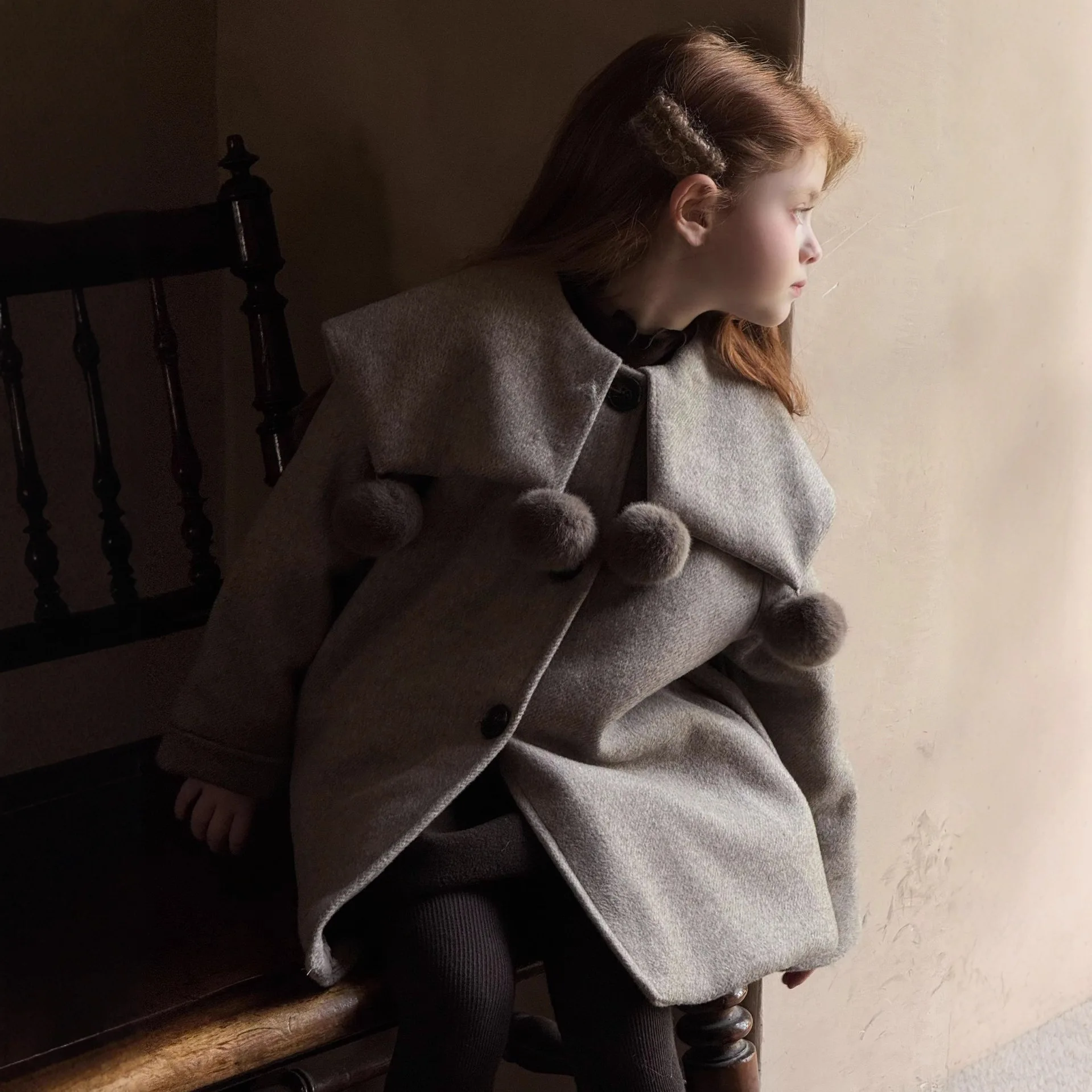 ملابس أطفال جديدة لخريف وشتاء 2025 معطف صوف قطني 50 للفتيات كرة صوف كبيرة بياقة مقلوبة معطف صوف سميك #4