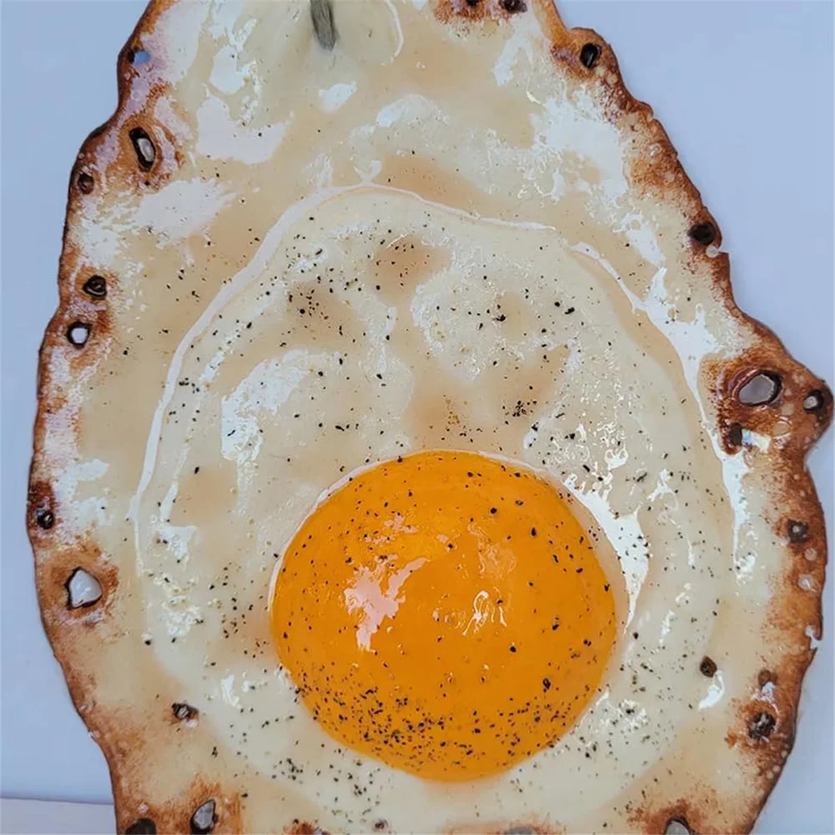 벽에 던져지는 계란 후라이 장식, 못에 거는 계란 후라이, 재미있는 계란 조각 장식