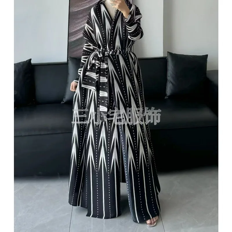 

Winter New Muslim Abaya Loose Plus Bat Sleeve Slimming Strip Waist Belt Elegant Luxury Dubai Robe Women's Cardigan