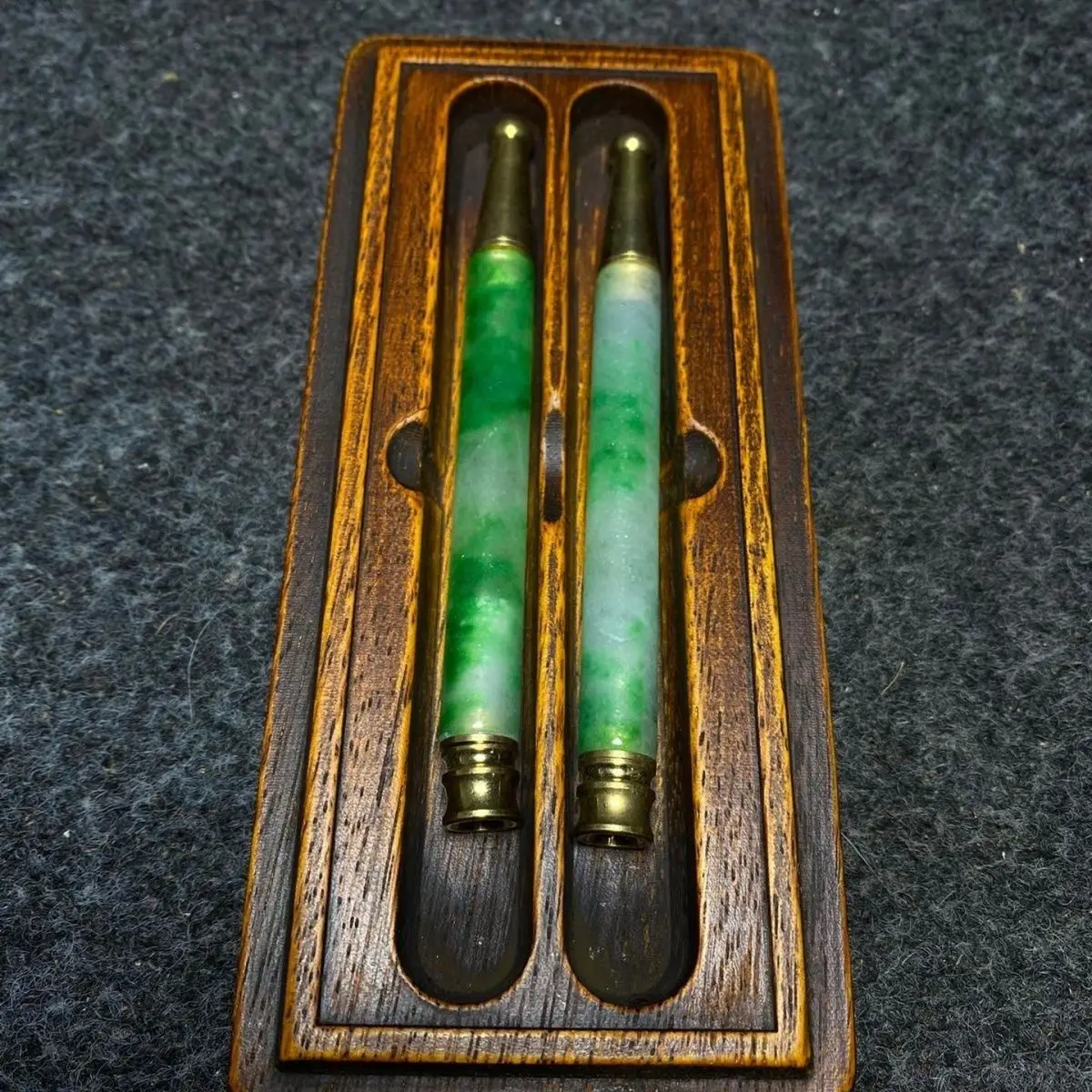 Antique treasures Old collection rosewood inlaid jade cigarette holder collection box, with a pair of old jadeite cigarette hold