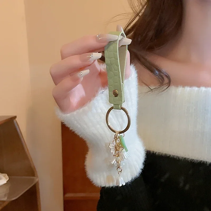 Fresh And Elegant Bell Orchid Keychain Women Green Sweet Imitation Pearl Leatherresin Alloy Keychain Jewelry Accessory Gifts K-