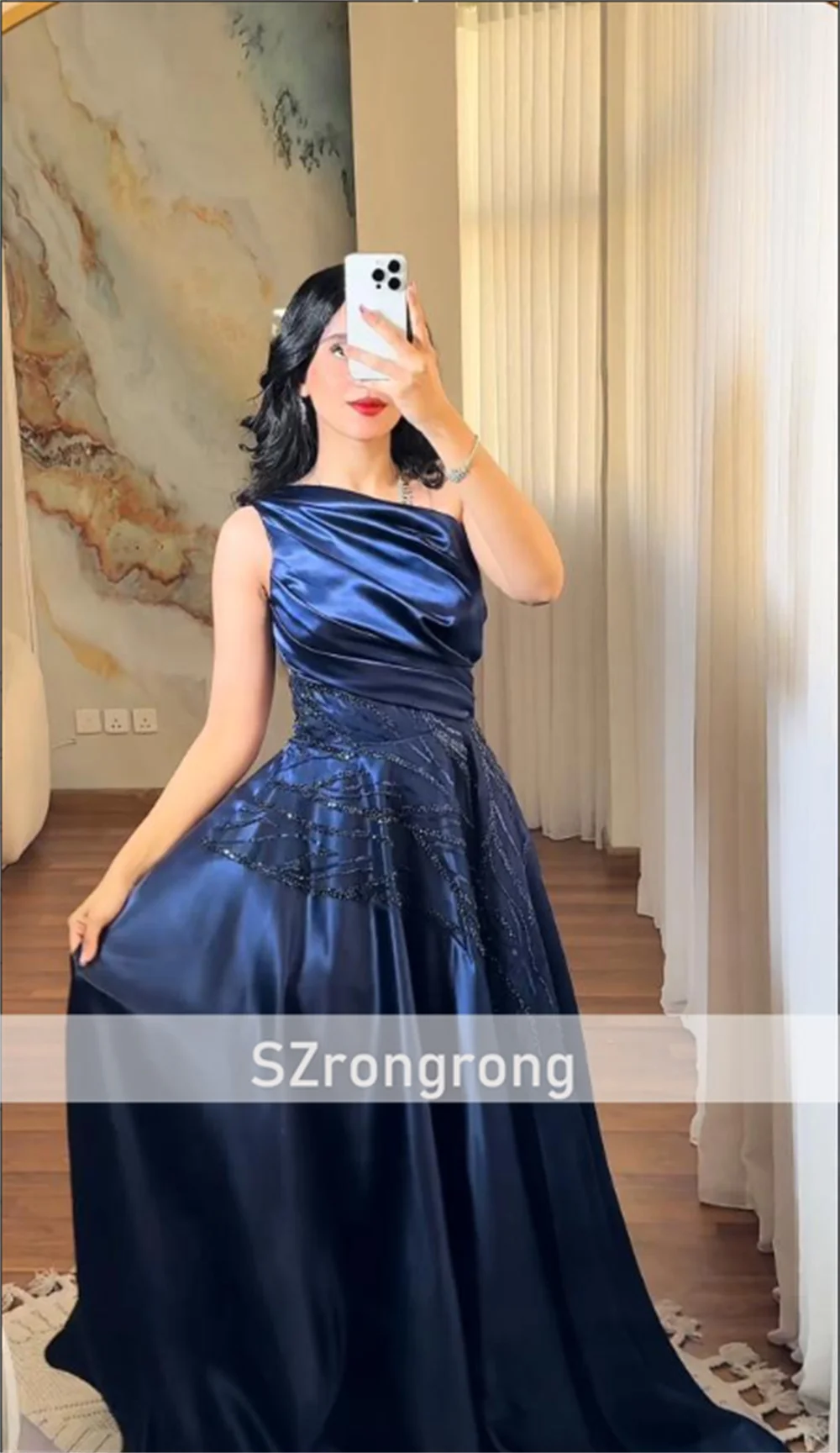 Robe de mariée en Satin plissée, asymétrique épaule dénudée, ligne a, longueur au sol, élégante, dos nu, perlée, robe de soirée avec cour