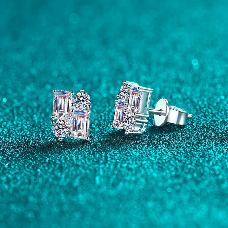 

HAIMAITONG Platinum PT950 Moissanite Women's Rectangle Earrings Simple Daily Earrings Holiday Gifts