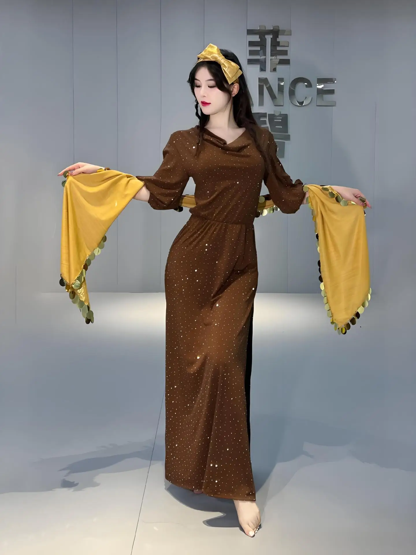 ベリーダンスのギャラクシードレス、スタイリッシュなダンスコスチューム、伸縮性のあるギャラドレス、新しいデザイン、ソフト生地でスパンコール、ジャケット、4シーズン