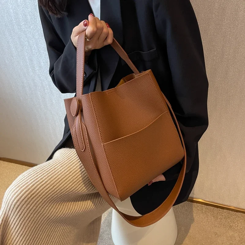 

2023 Fashionable Message Women Shoulder Bags PU Leather Soft Surface Casual Bucket High Capacity Simple Multi-function Leisure