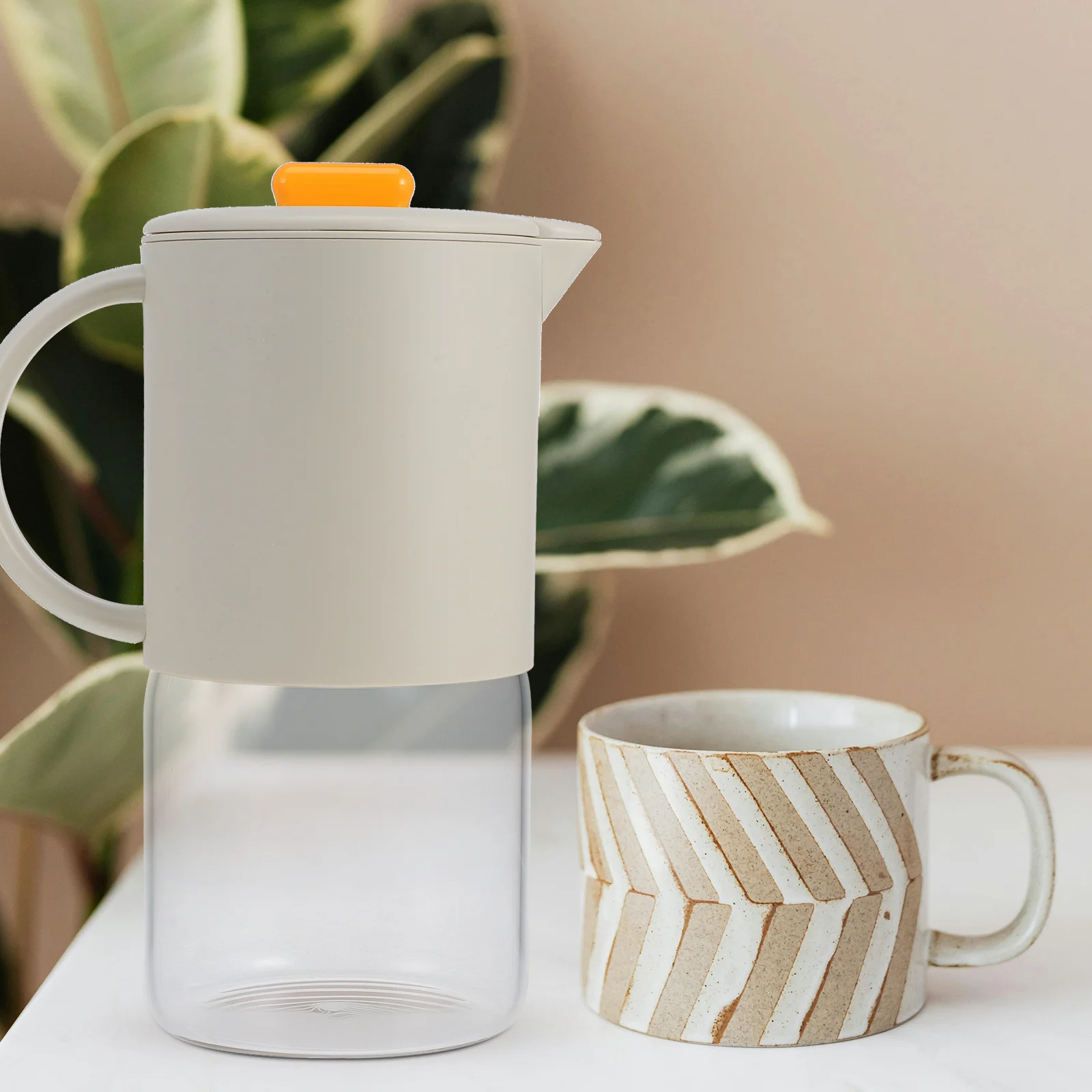 

Large Capacity Cold Water Jug Automatic Opening Closing Multipurpose Beverage Pitcher for Home Hotel Restaurant