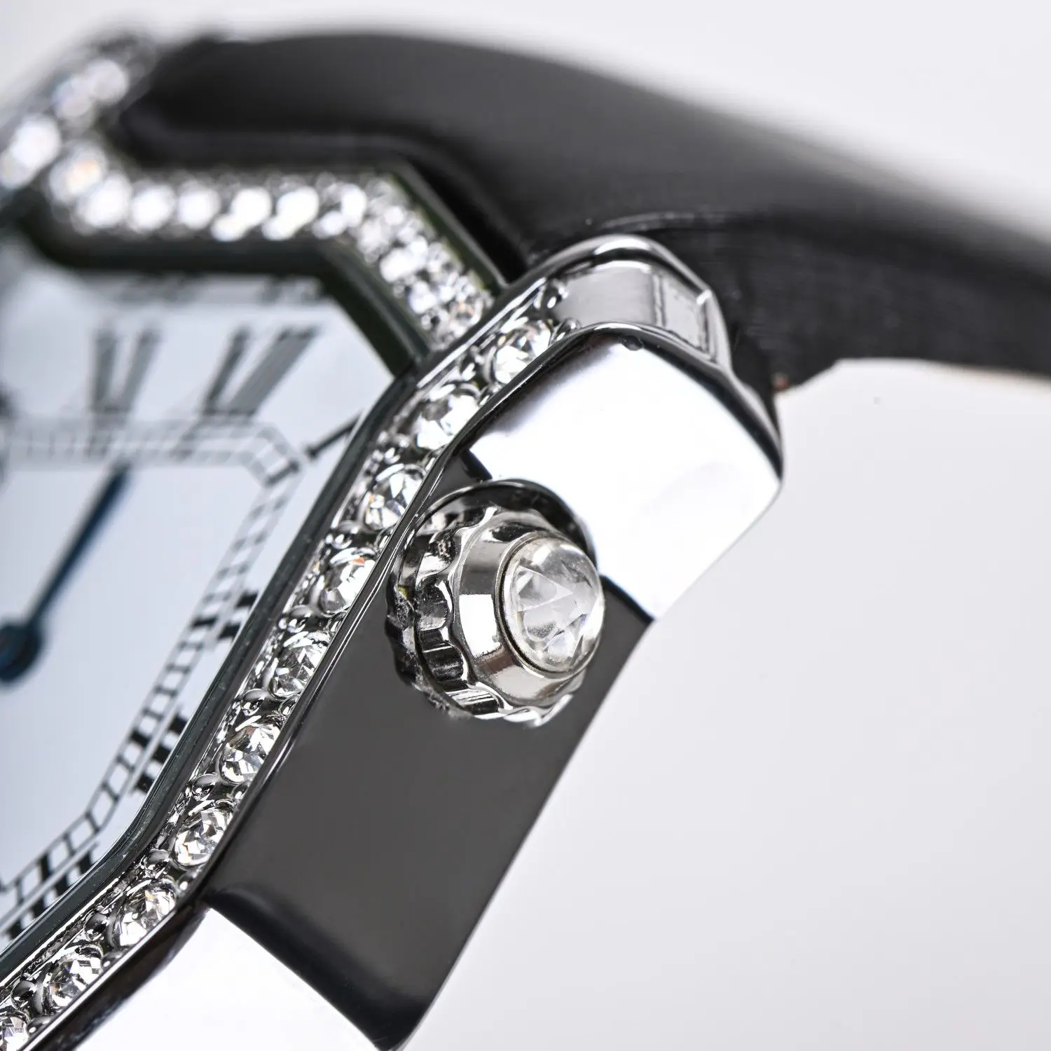 特殊な形のツイストスクエアクォーツ時計ヨーロッパとアメリカの男性用と女性用の時計、男性用と女性用の時計ギフト