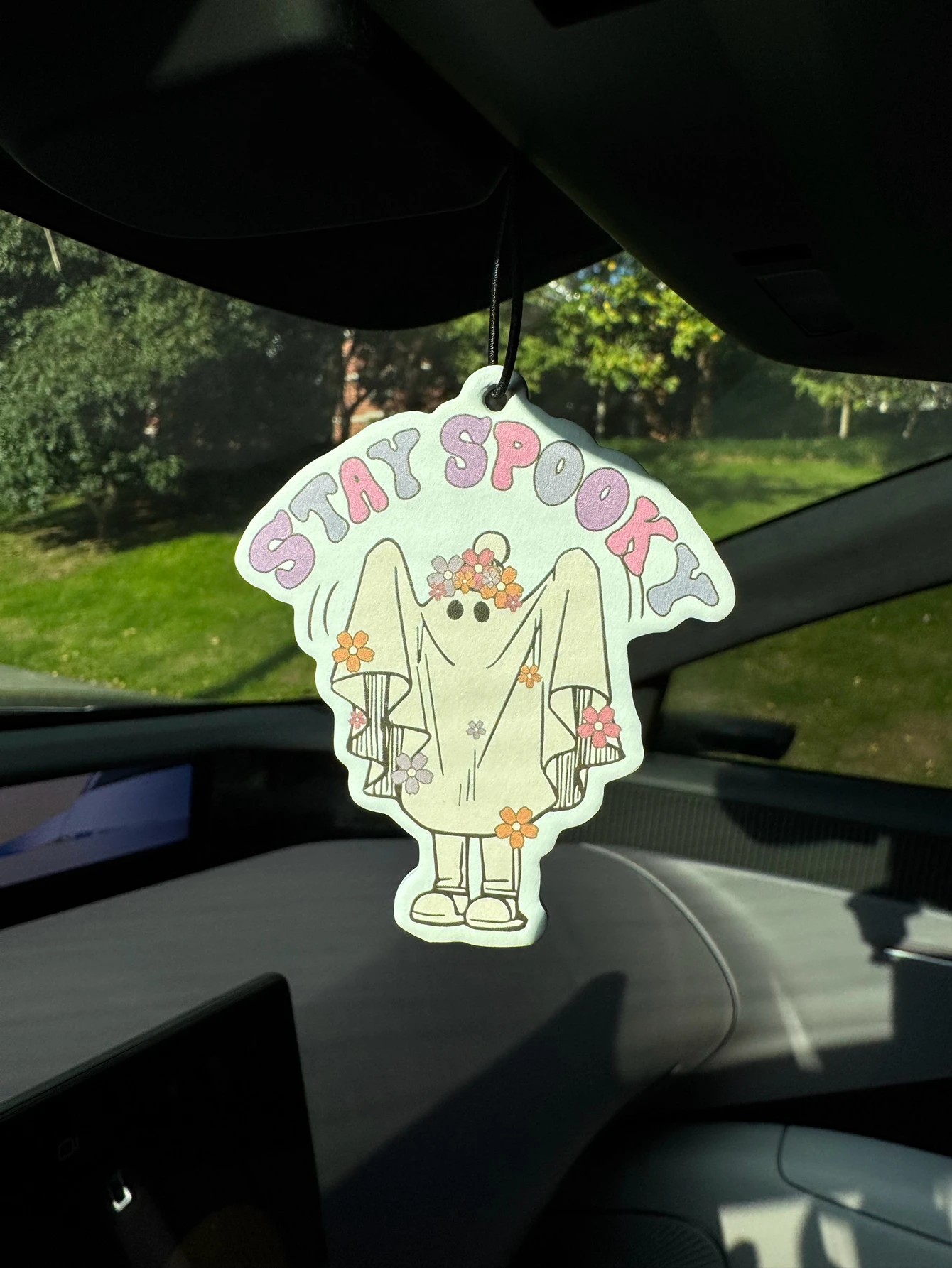Halloween Funny Ghost Design Hilton (Hotel Scent) Car Air Freshener |   Rearview Mirror Hanger & Dual-Purpose Air Vent Clip |   Natural Material Aromatherapy Tablets |   Long-Lasting Fragrance for 90 Days |   Alcohol-Free |   Not Afraid of Direct Exposure to the Sun |   Designed Specifically for Odor Removal in Cars, Closets, and Bathrooms. |   Cartoon Animation Graphics |   Unisex |   Luxury-Grade Fragrance |   Same as Five-Star Hotels