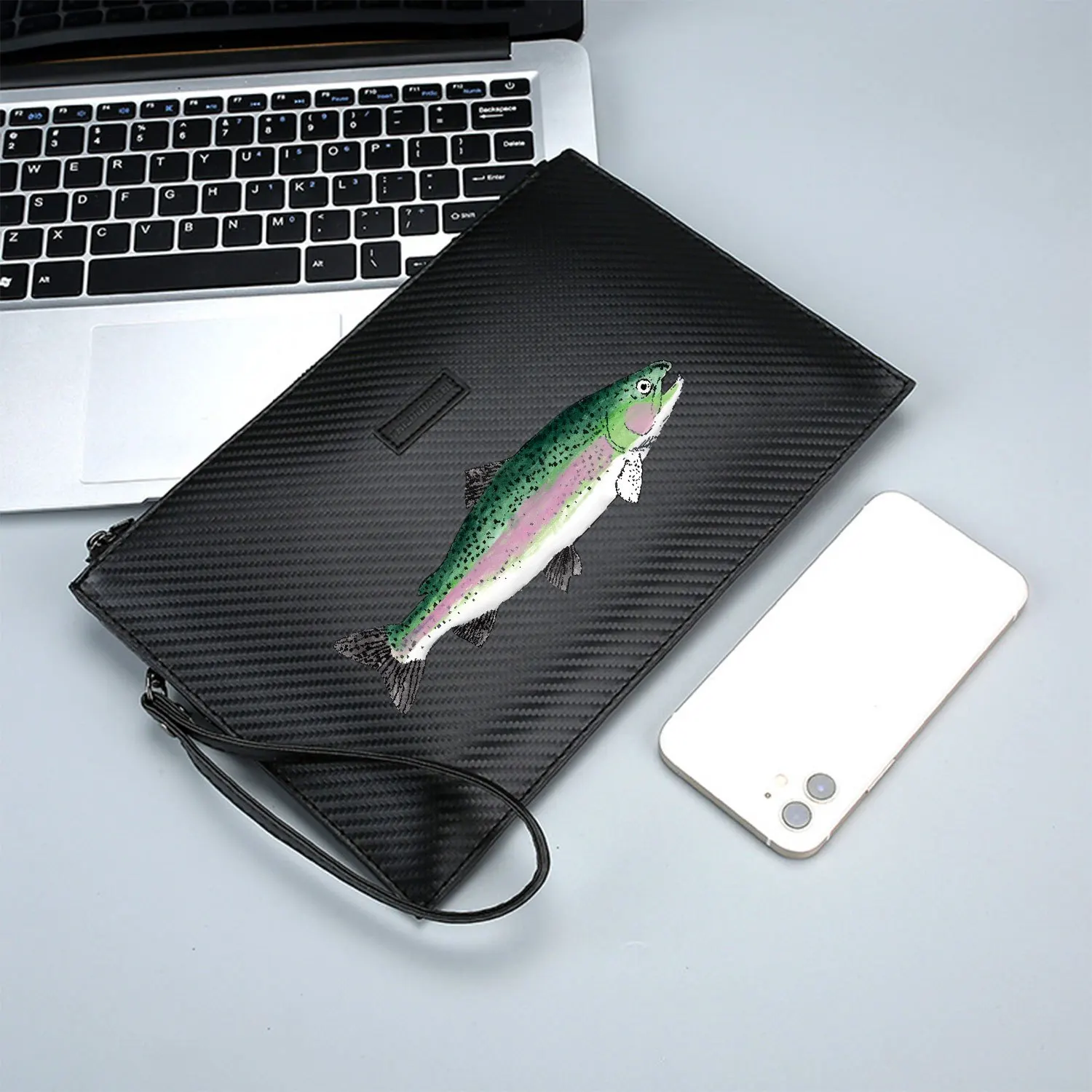 لوحة ألوان مائية ملونة على شكل سمكة خضراء، حقيبة يد رجالية أنيقة مطبوعة من البولي يوريثان، عصرية وعملية للحمل اليومي