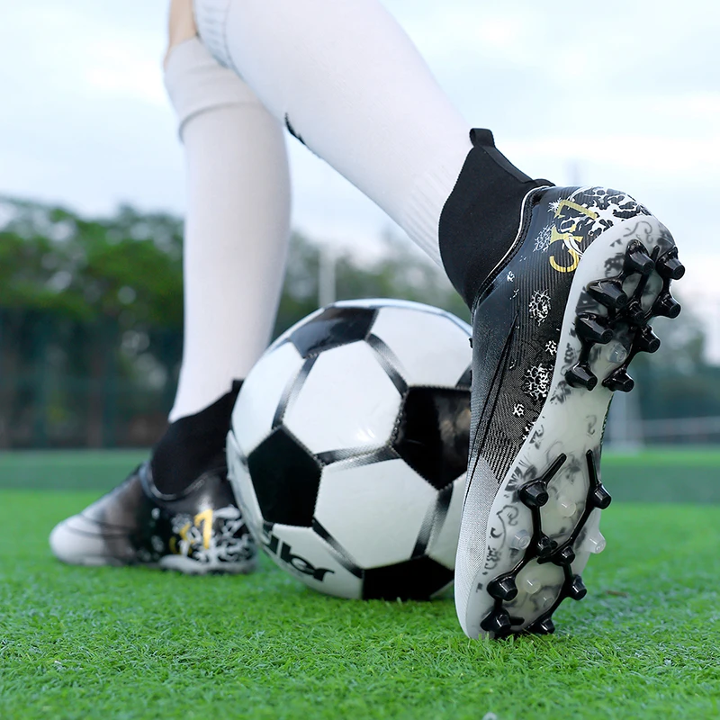 High-top Football Shoes Mens Soccer Cleats Outdoor Lightweight Training Boots Ground Athletic Football Boots for Men and Women