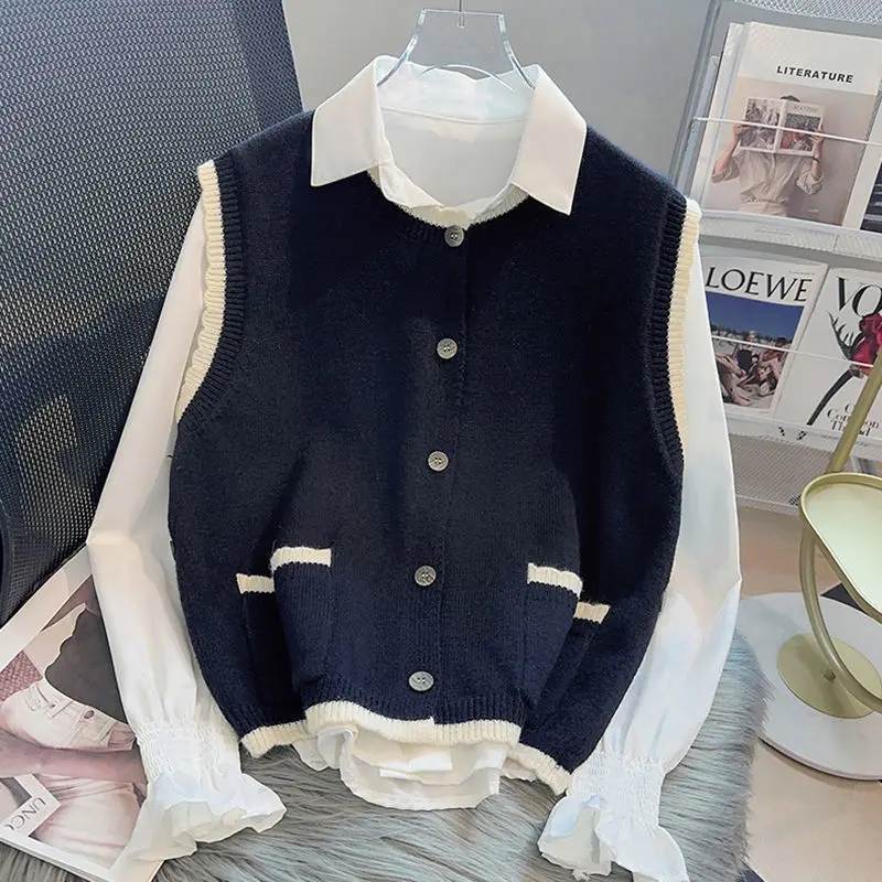 Autumn Winter 2024 New Simplicity Buttons O-neck Sleeveless Sweater Vest Female All-match Sweet Patchwork Pocket Top Tee Coat