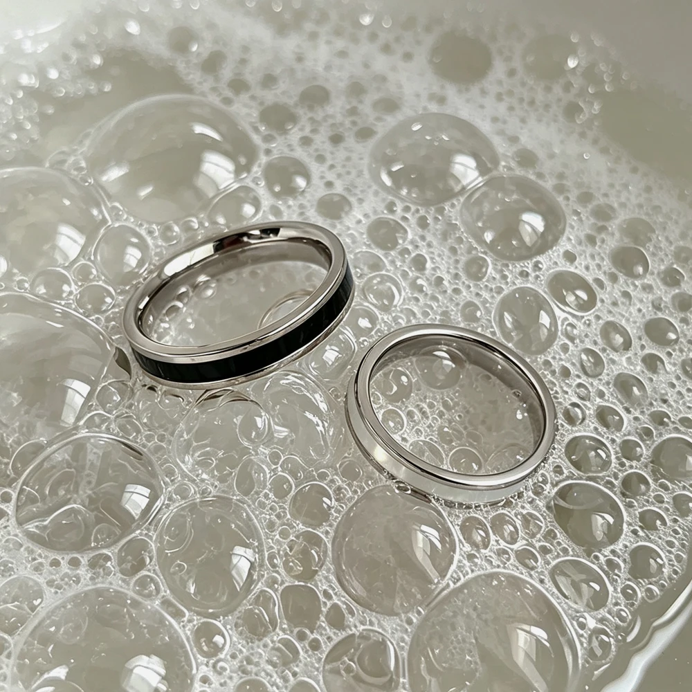 Women's Simple Black & White Imitation Shell Couple's Ring