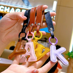 Llavero con letra inicial de cuero PU para mujer, llavero de dibujos animados A la Z, Color caramelo, bolso, teléfono, colgante, coche, regalos de joyería