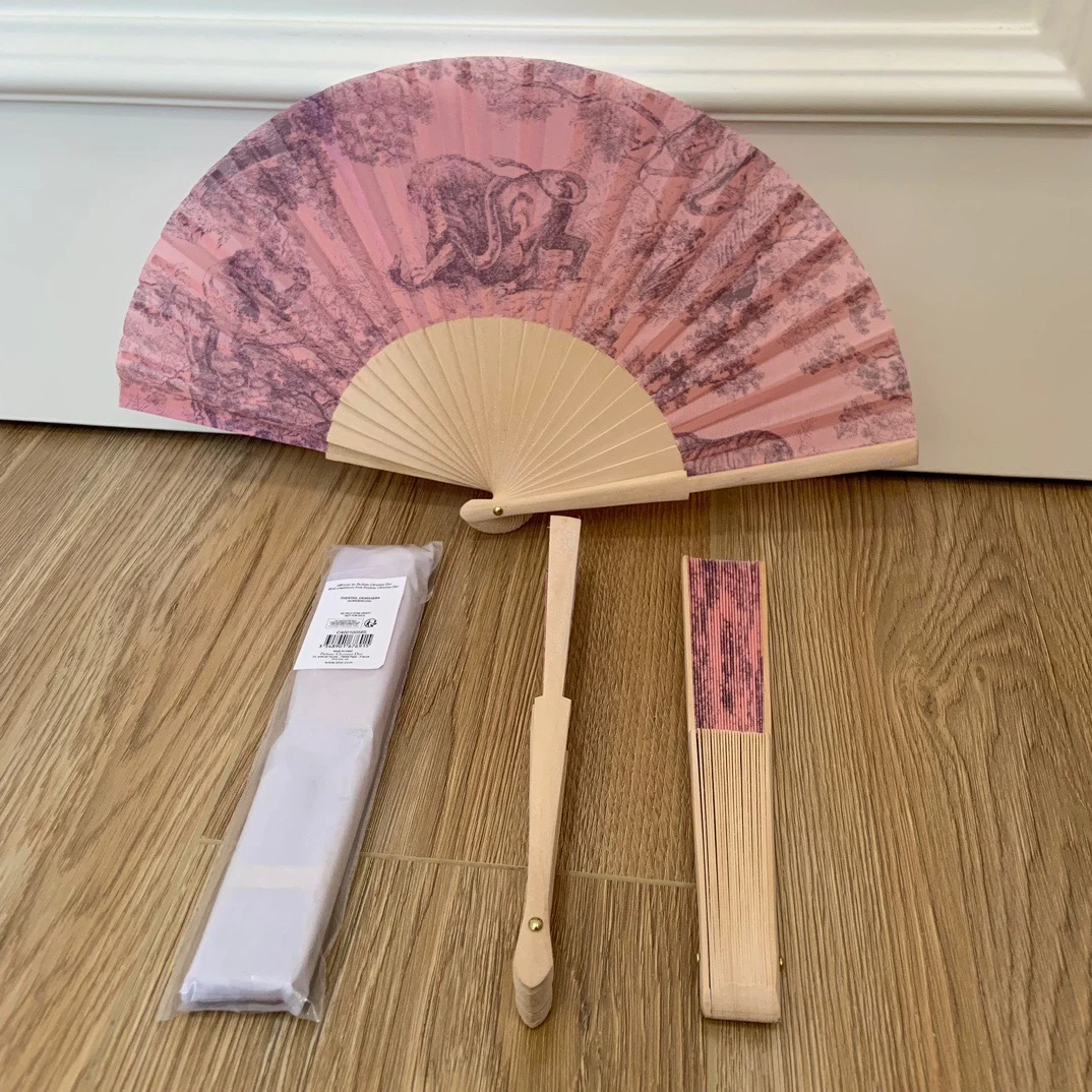 

Розовый бамбуковый веер в винтажном стиле, украшение для VIP-сервисов, деревянный веер, подарок на Рождество, портативный складной веер, роскошное украшение для дома
