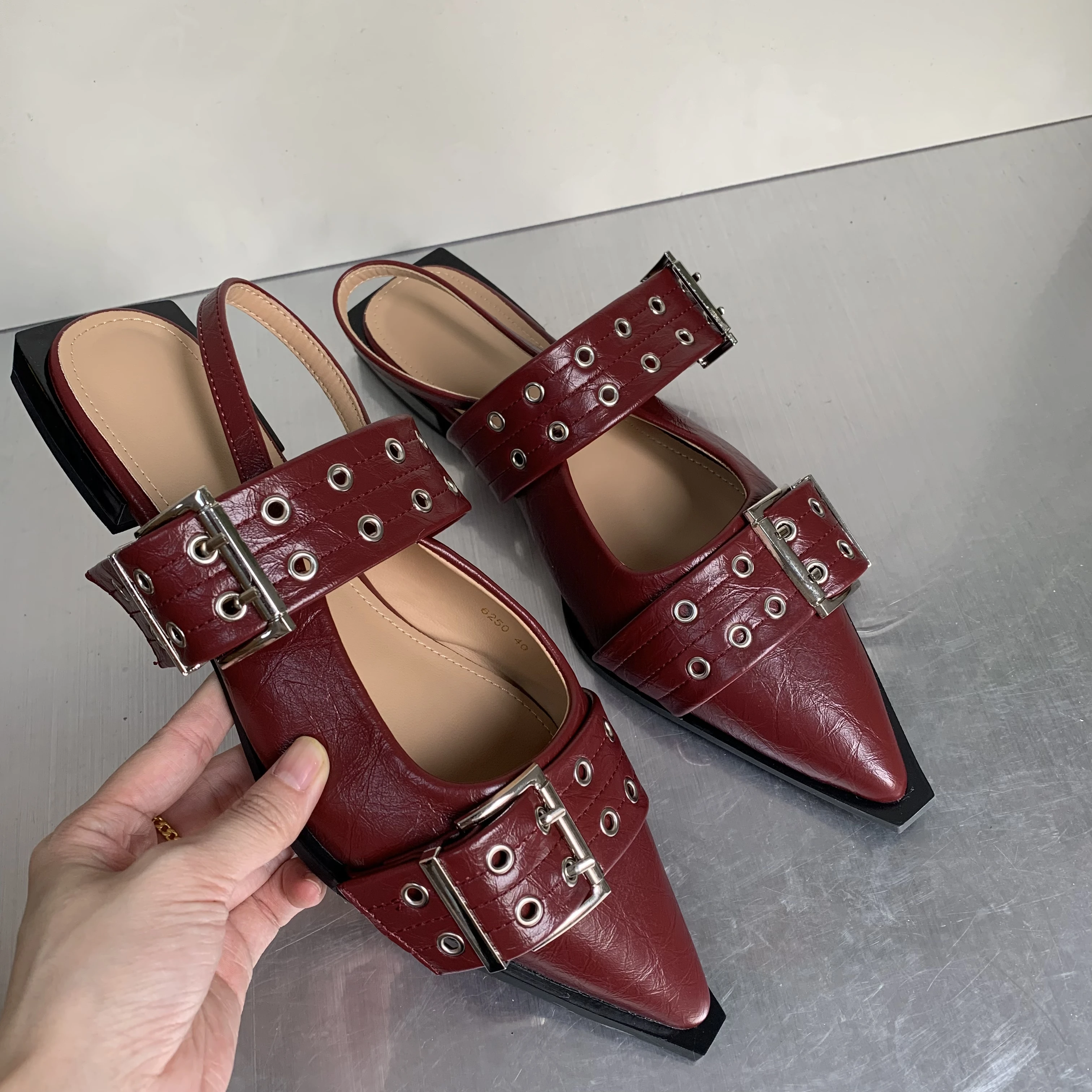 Zapatos planos de punta estrecha para mujer, sandalias transpirables de diseñador, moda de lujo, color rojo vino