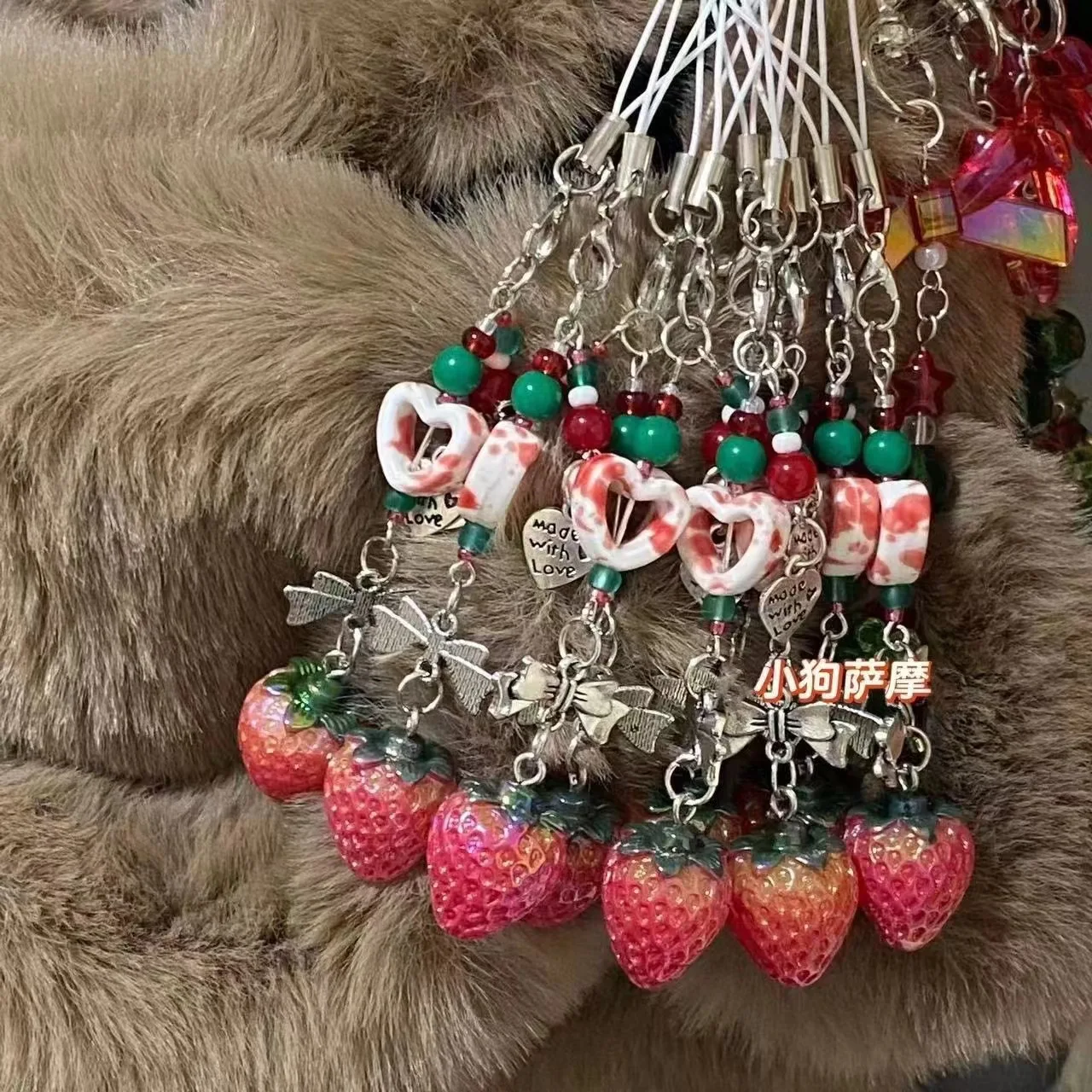 Cartoon Erdbeere Telefon Charme für Mädchen Koreanische Mode Schultasche Anhänger Schlüsselring Tragbare Telefon Lanyard Telefon Zubehör
