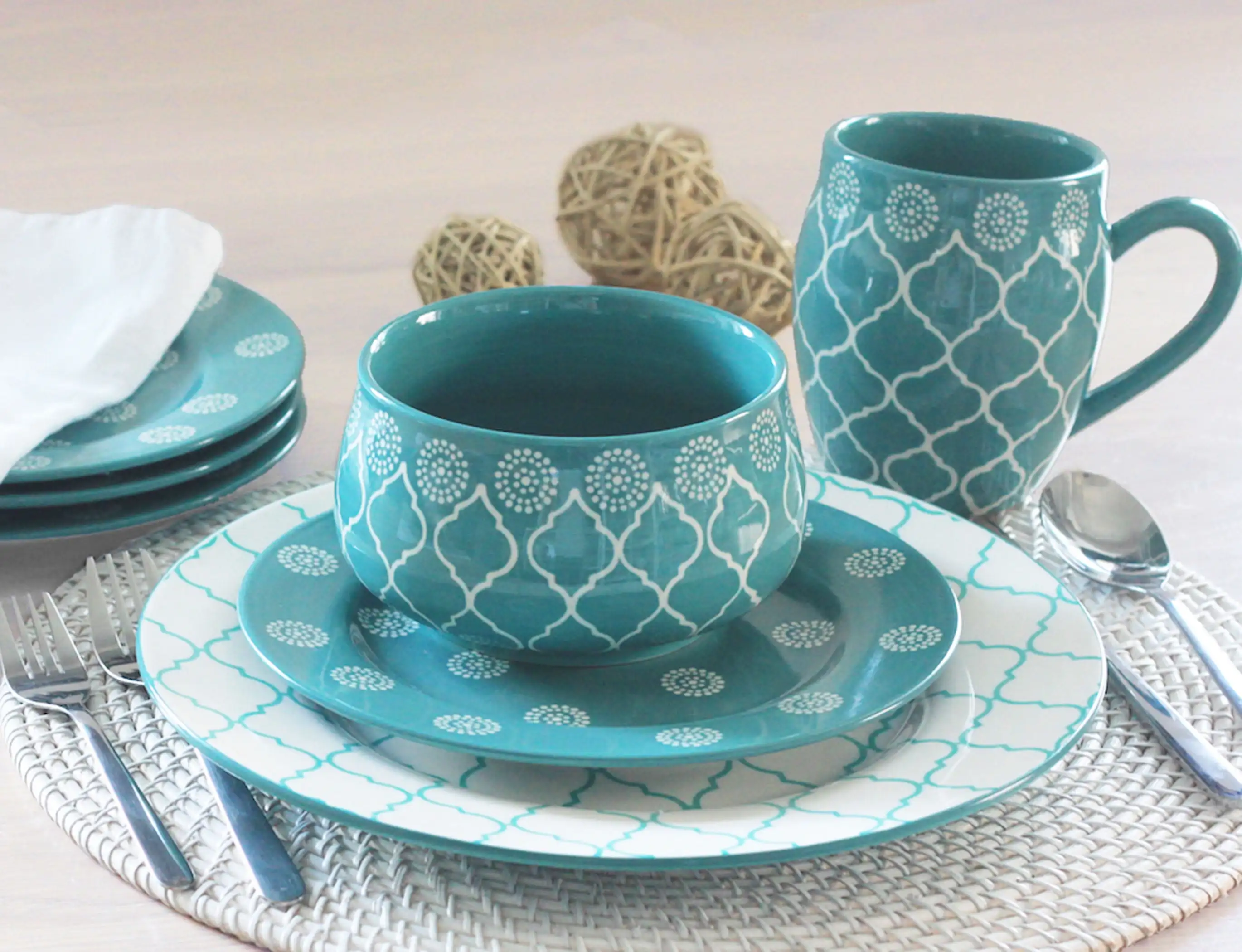 

Marcela 16 Piece Stoneware Dinnerware Set, Turquoise