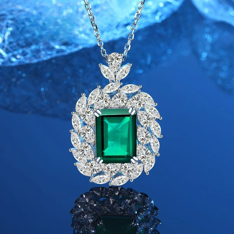 

Retro High-end and Light Luxury Design PT950 Platinum Artificial Cultivation Gemstone Simulation Emerald Necklace for Women