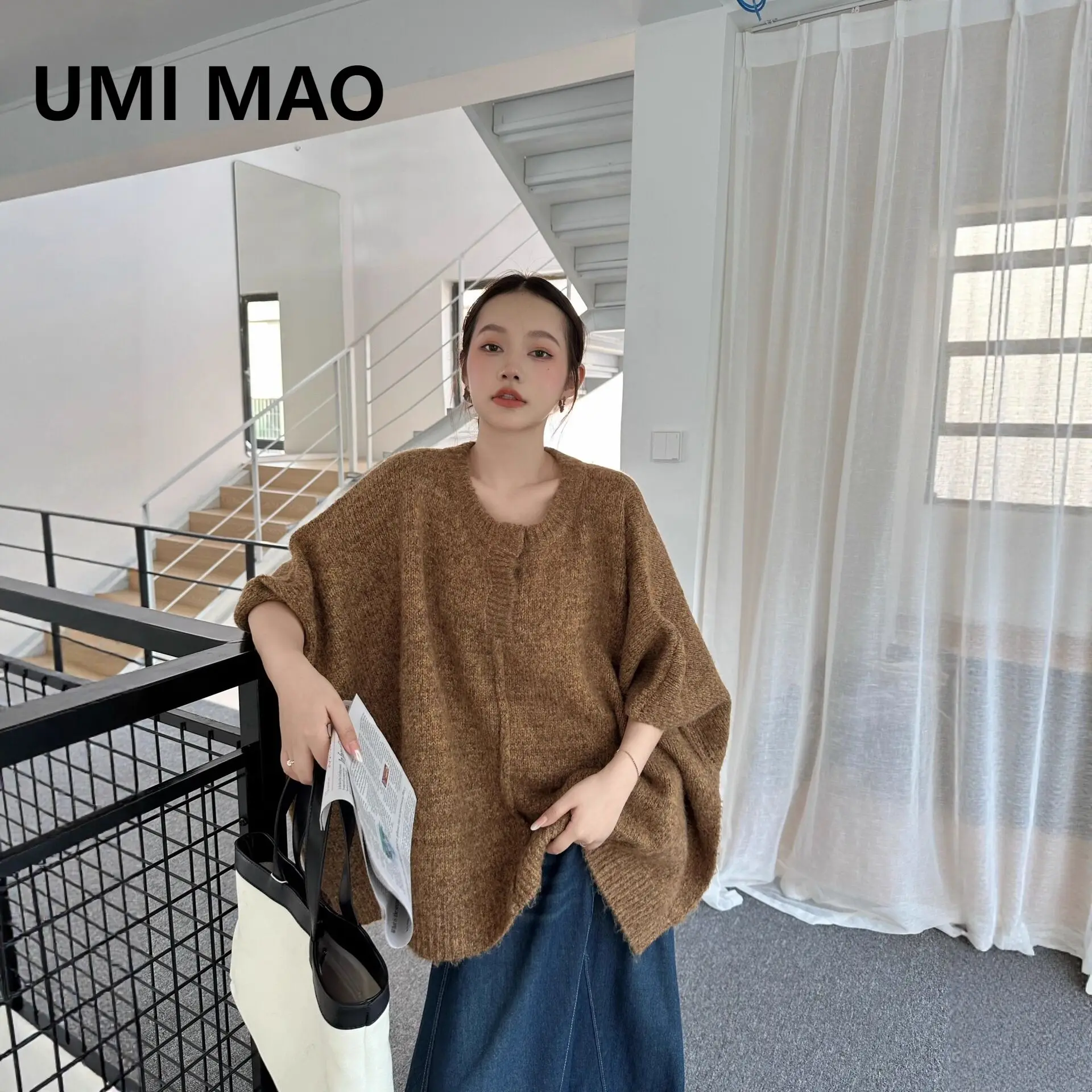UMI MAO 레트로 고급스러운 분위기의 케이프 스타일 라운드 넥 울 재킷, 여유로운 스타일의 어깨, 두꺼운 가을 겨울 여성용 상의