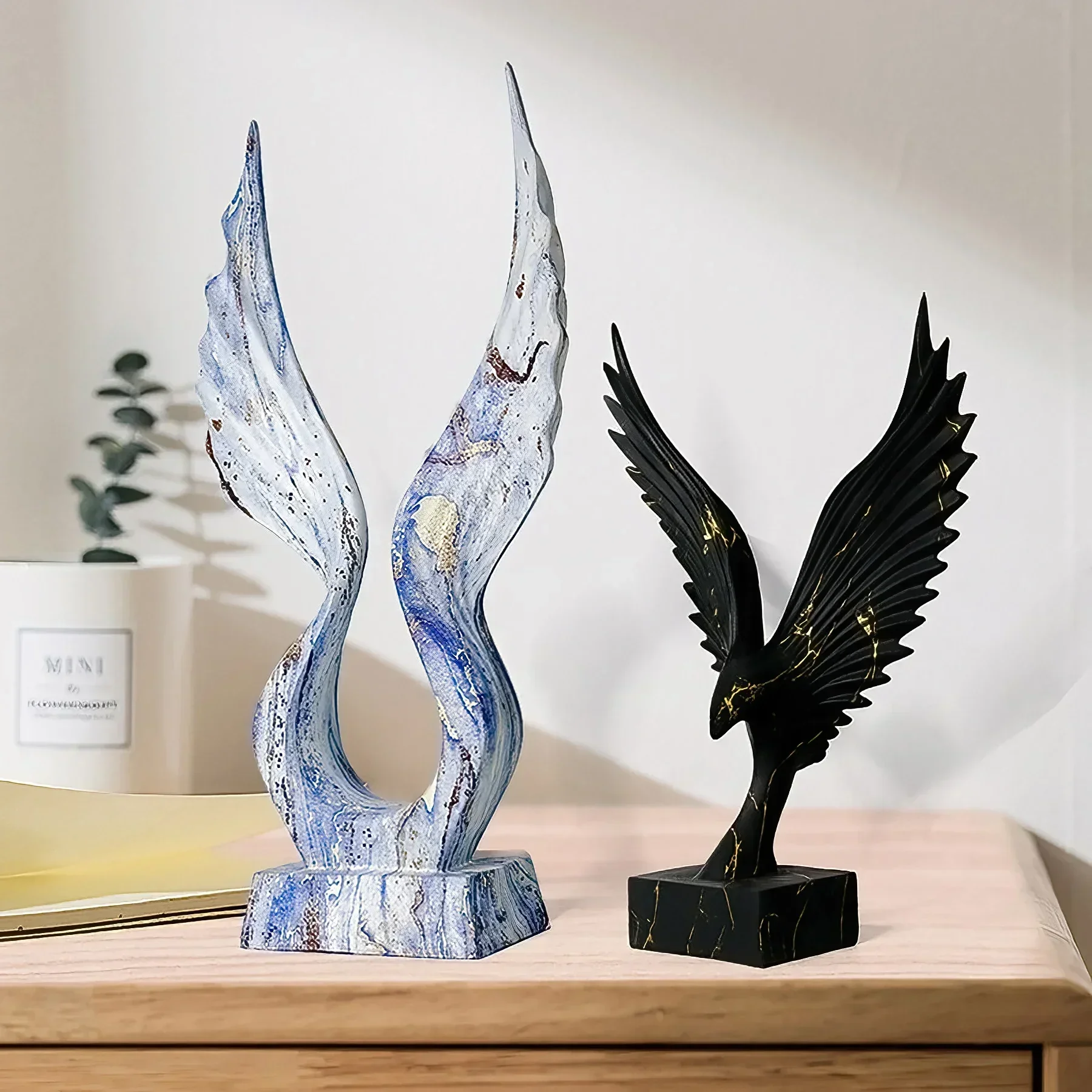 Great Eagle Ornament Hawk Figurine Condor Statue Trophy Angel Wing Sculpture Modern Home Decoration Decorative Accessories