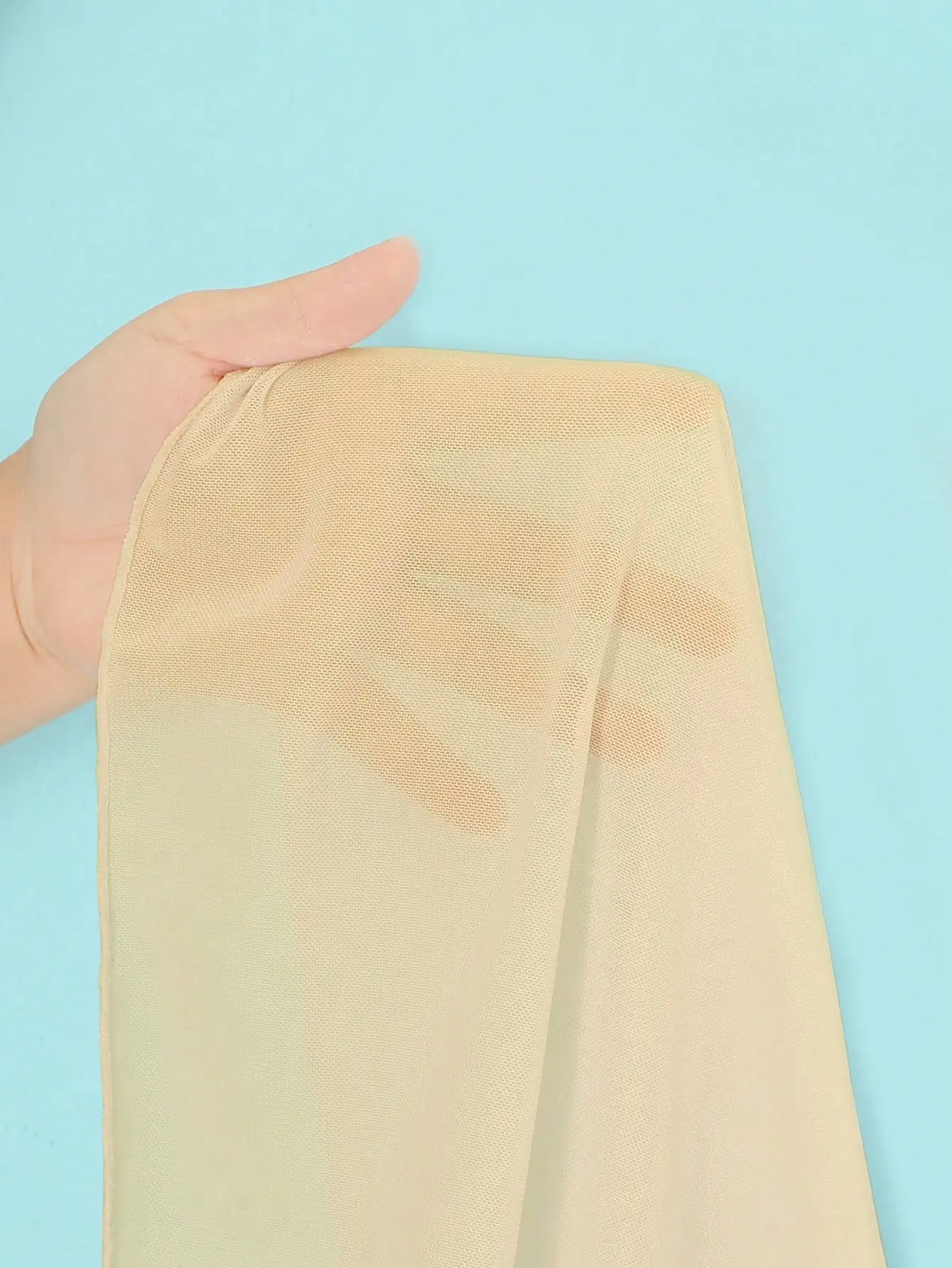 

Комплект бикини из 3 предметов бежевого цвета с прозрачной накидкой для пляжного отдыха