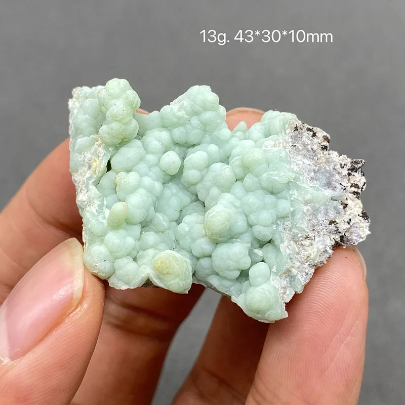 100% natural gibbsite (fluorescence effect green) original crystal mineral specimen