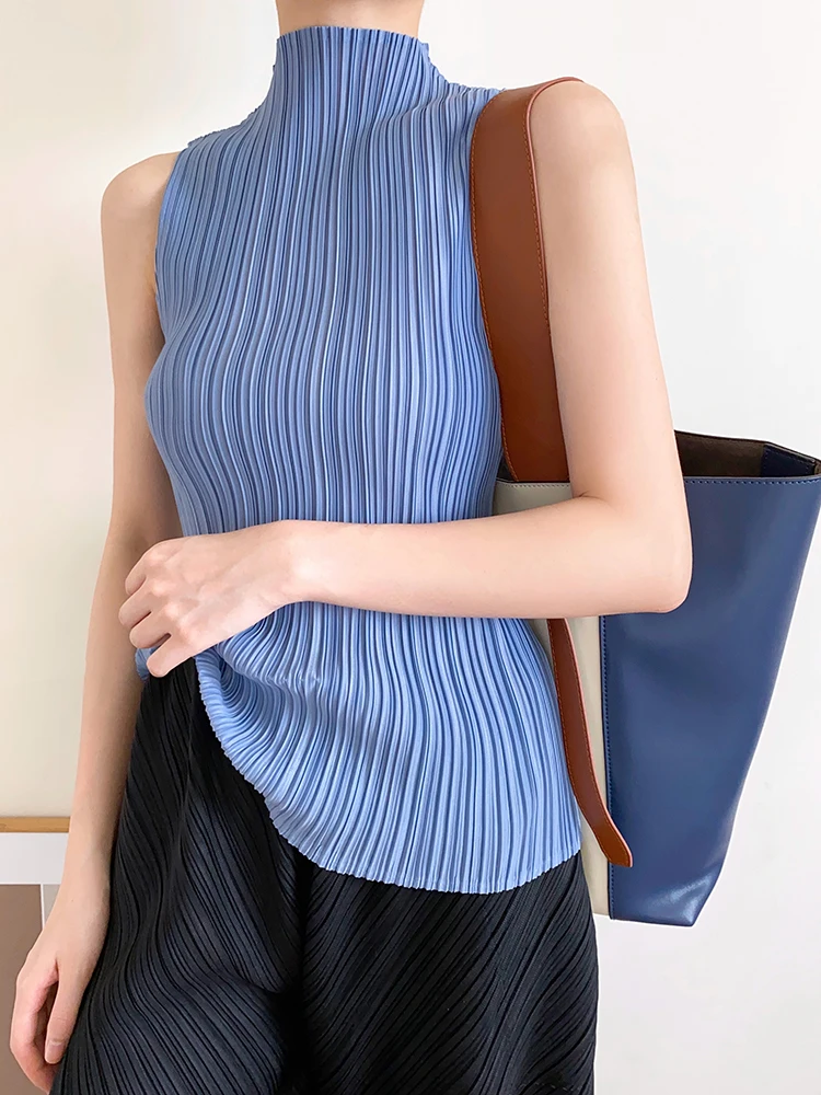 Classic Miyake Pleated Women Basic Tops Models Turtleneck Women Sleeveless Elegant Causal T-shirt Vest Designer Fashion Clothes